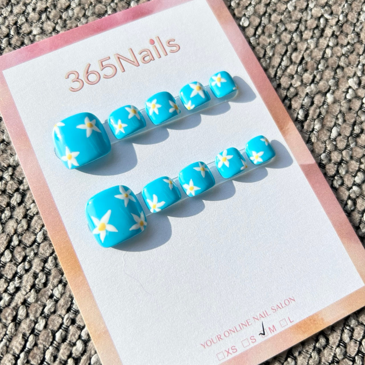 365nails: 夏威夷藍花卉 – 手工製足部穿戴甲