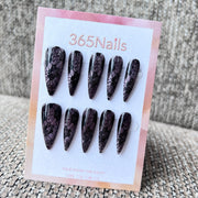 Cosmic Fatale: "Plum Lace Veil" – Unhas Postiças Artesanais Pontiagudas Longas Stiletto