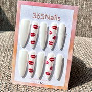 365nails: 「紅唇之吻」 – 手繪唇印 白色 手工製 尖形 穿戴甲