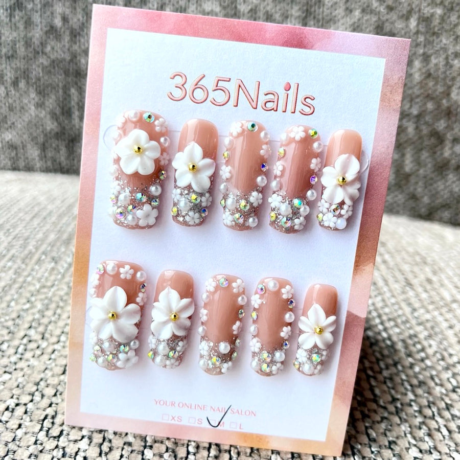 365nails: "반짝이는 정원" – 수제 3D 꽃 장식 스퀘어형 네일