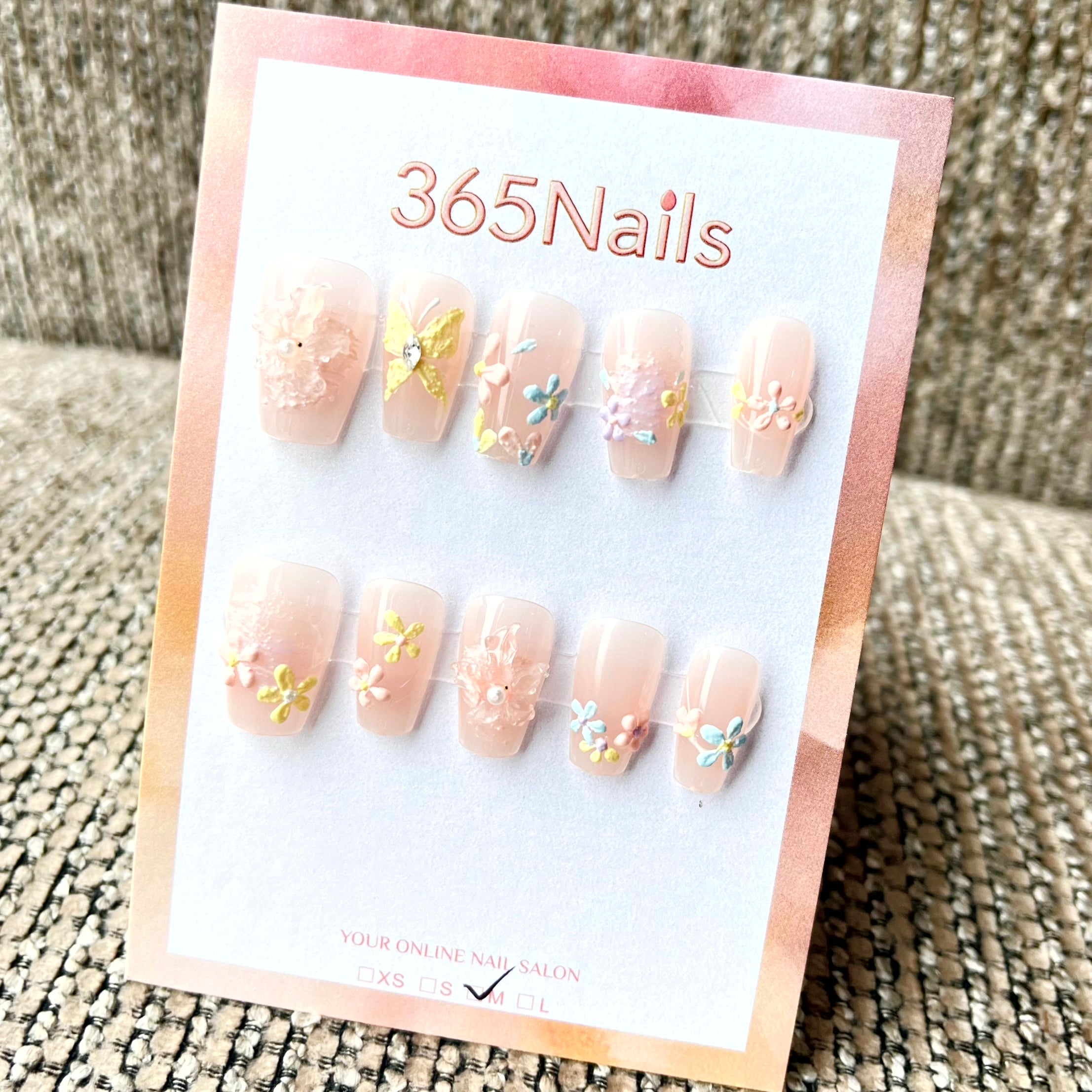 365nails: "草原低語" – 3D立體花卉與蝴蝶手工製杏仁形穿戴甲