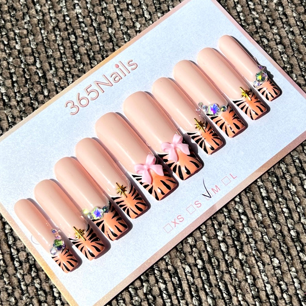 365nails: 사파리 시크 – 3D 리본 장식 & 지브라 프린트 수제 미디엄 아몬드형 프레스온 네일