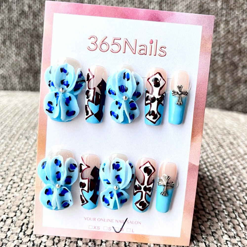 365nails: "Blue Gothic" – 3D 꽃 장식 십자가 수제 스틸레토형 네일