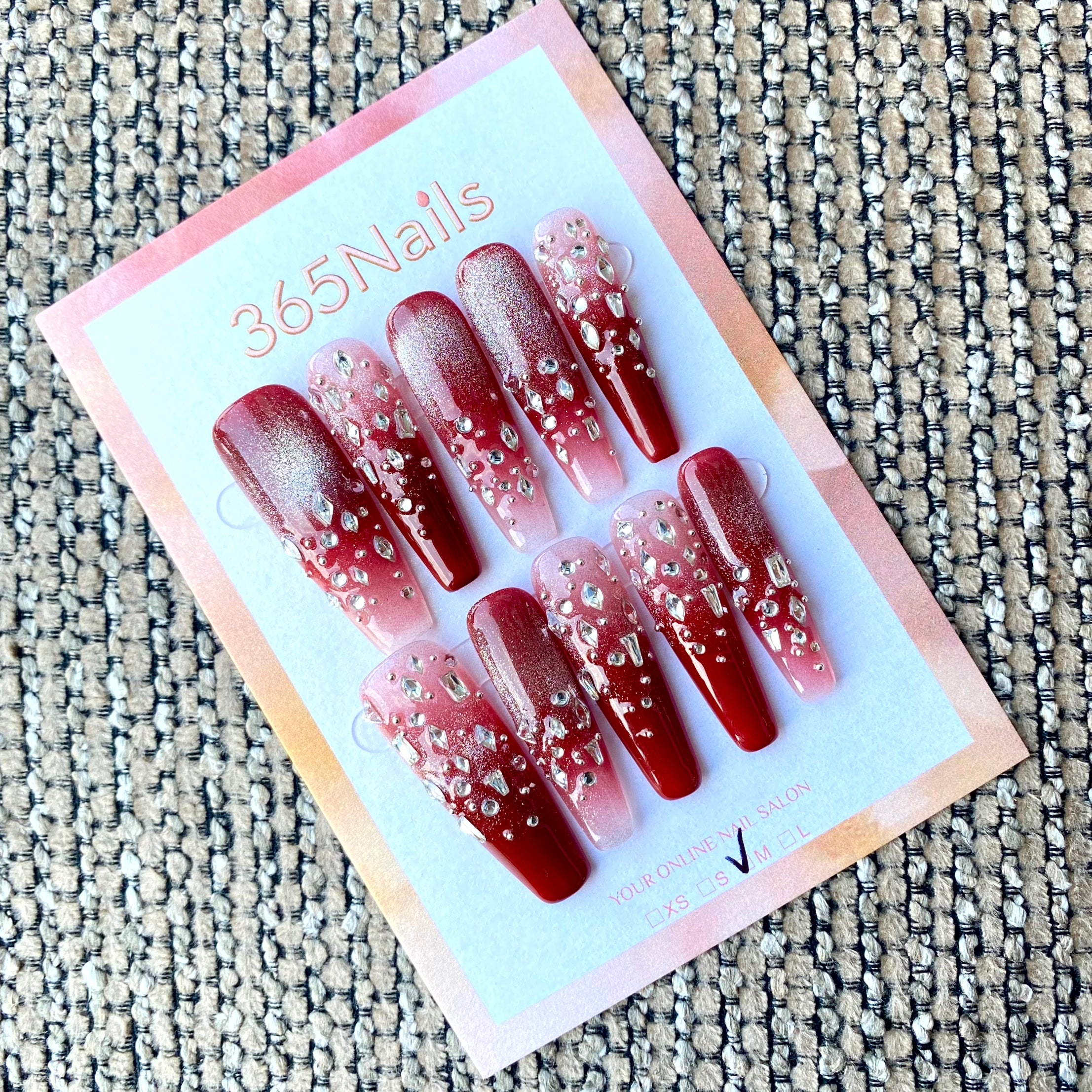 365nails: "緋紅寶石浪漫" – 漸層水鑽手工製棺材形甲片