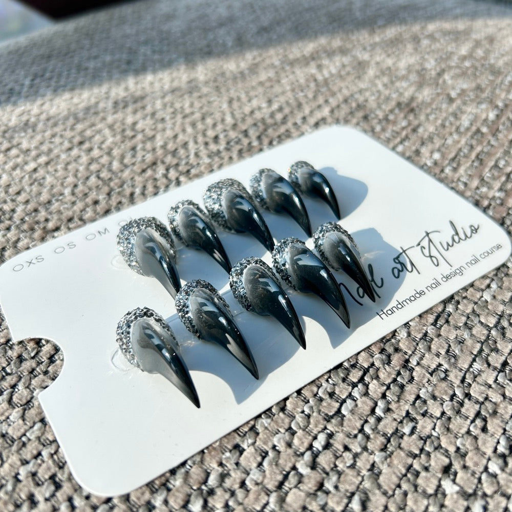 Midnight Chrome Armor Press On Nails｜Black–Silver Ombre Stiletto