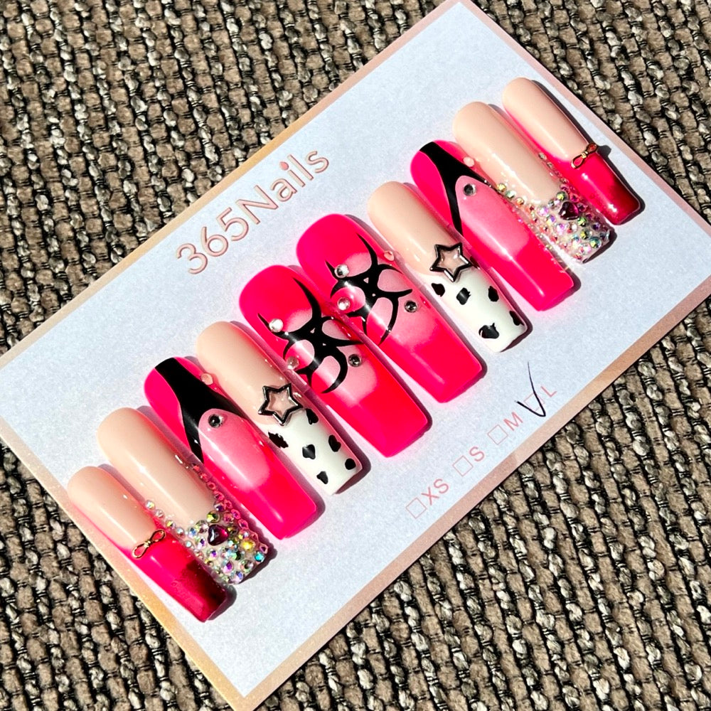 365nails: "Rebelle Néon" – ongles forme coffin fait main avec étoiles 3D et motif graffiti