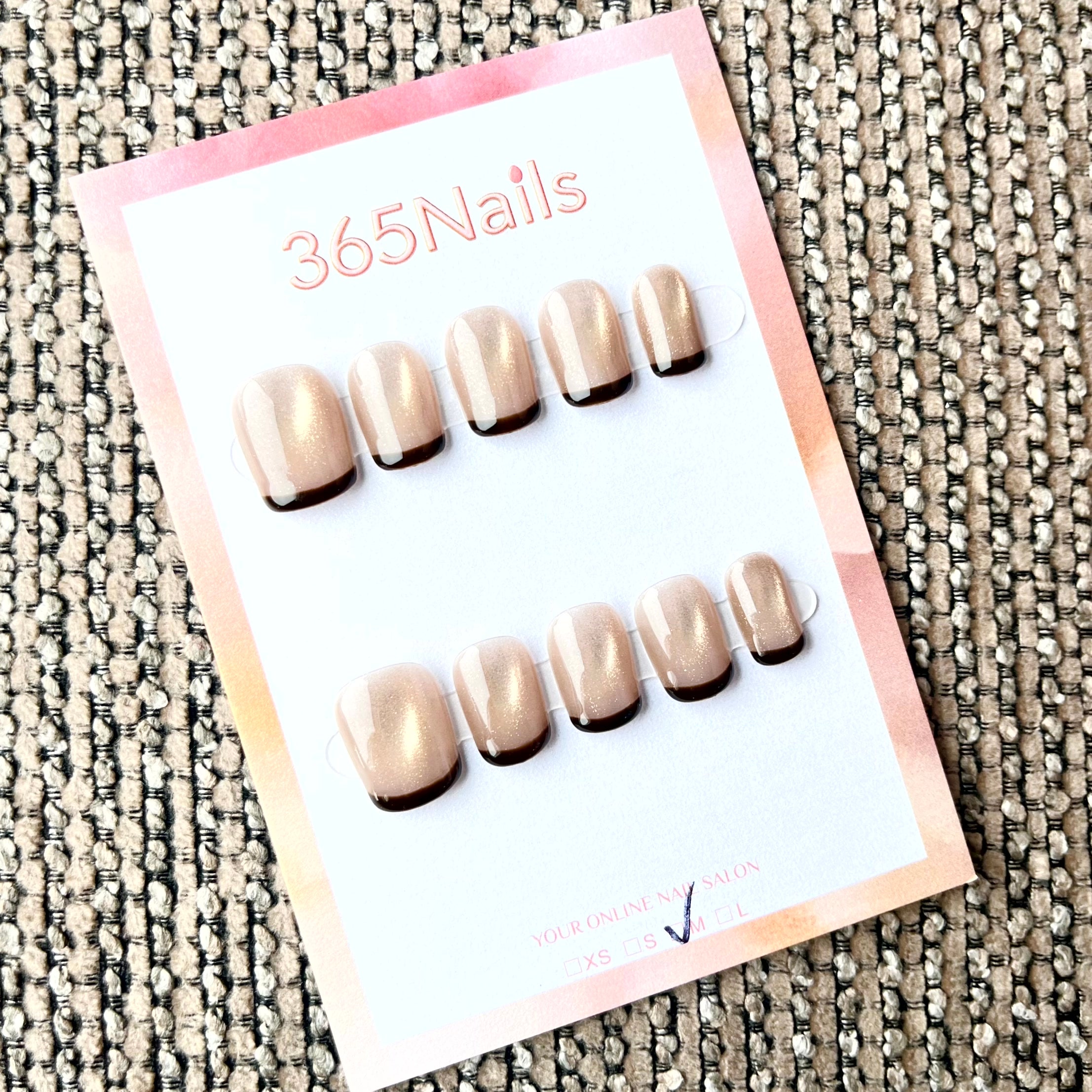 365nails: "Amber Noir" – Unhas Curtas Quadradas Francesinhas Feitas à Mão