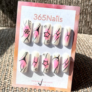 365nails : « Éclat stellaire Y2K » – graffiti rose peint à la main — ongles forme coffin faits main