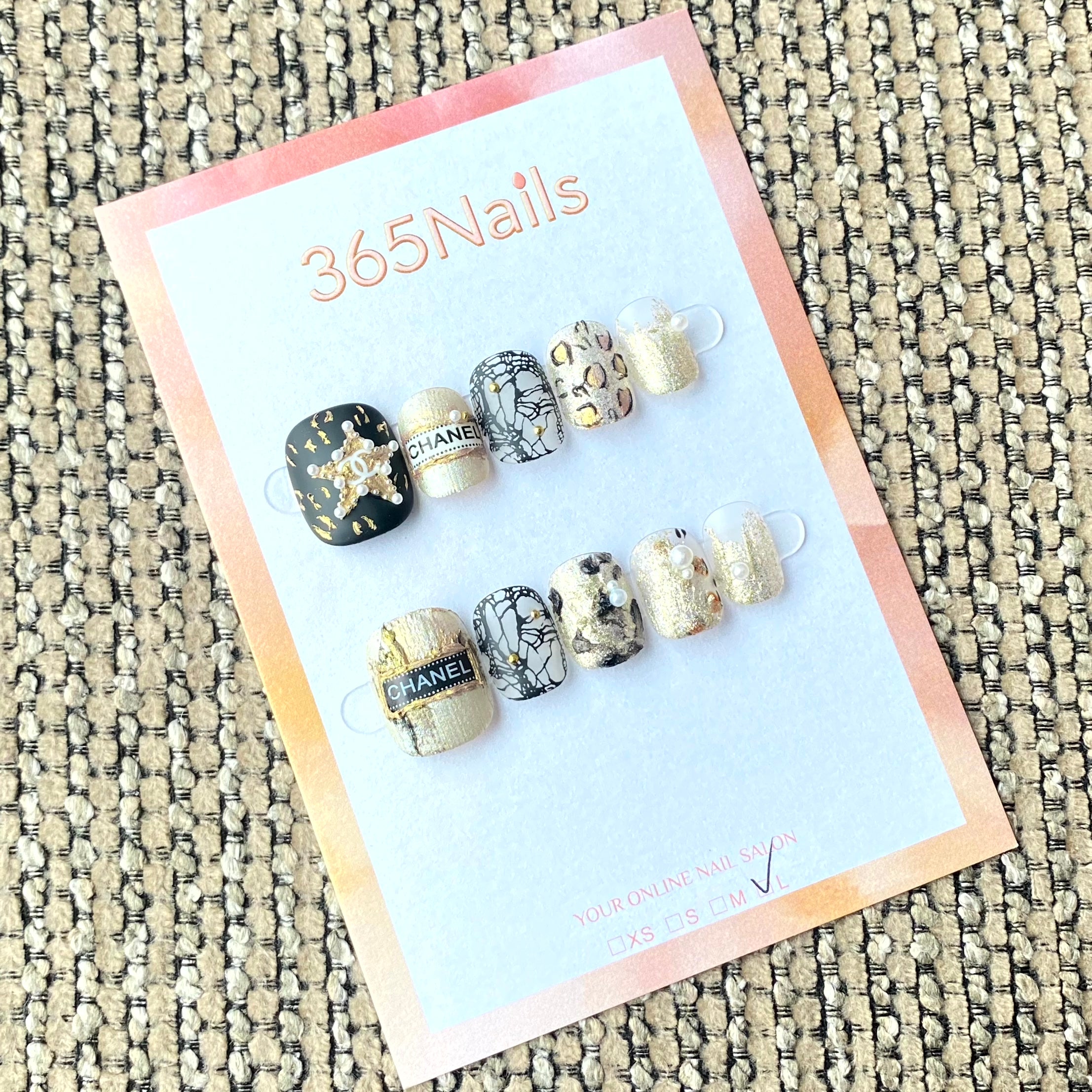 Logo Luxe 365nails : « Dentelle Dorée » – Dentelle Noire & Léopard Or de Luxe Fait Main Ongles Squoval