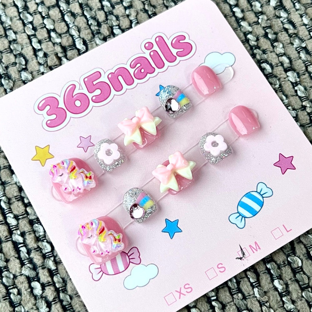 365nails: "Candy Carousel" – 3D 수제 캐릭터 달콤한 숏 스퀘어형 네일