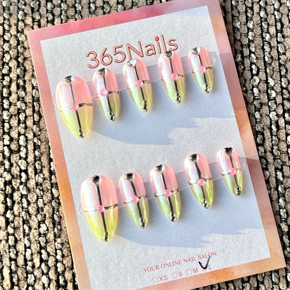365nails: "Cyber Heart Gradient" – Handmade Medium Stiletto Press-On Nails