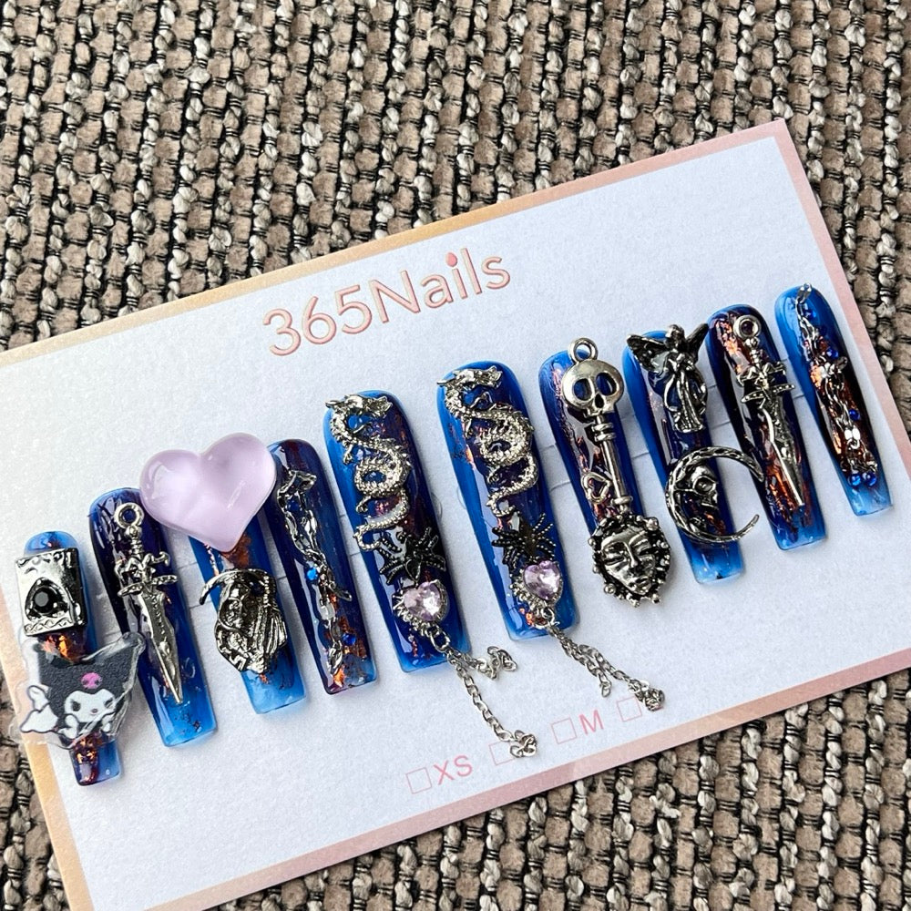 365nails: "Gothic Blue Dragon Kuromi" – unhas postiças artesanais