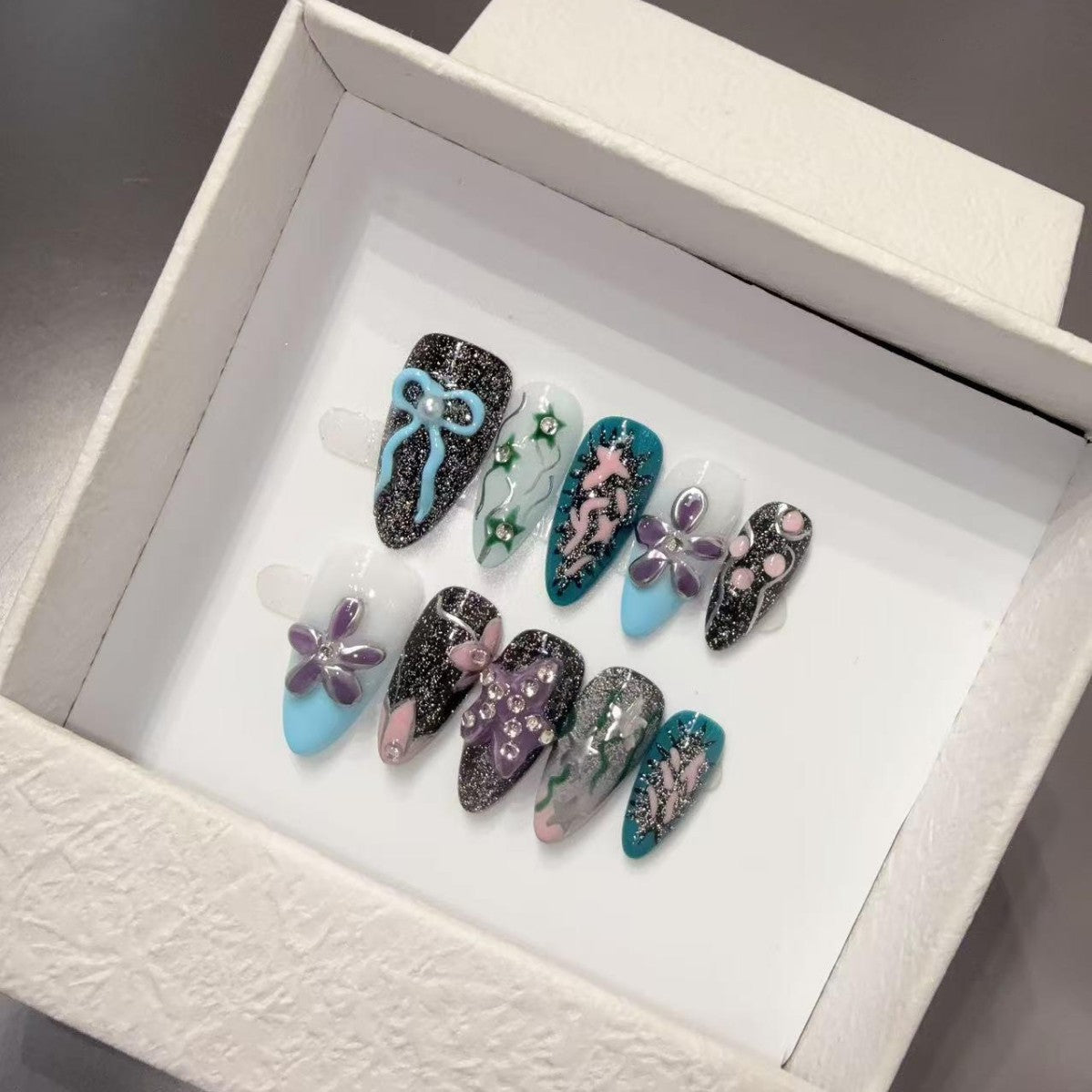 365nails：「天際花園」— 3D花卉與亮粉手工製長款杏仁形穿戴甲