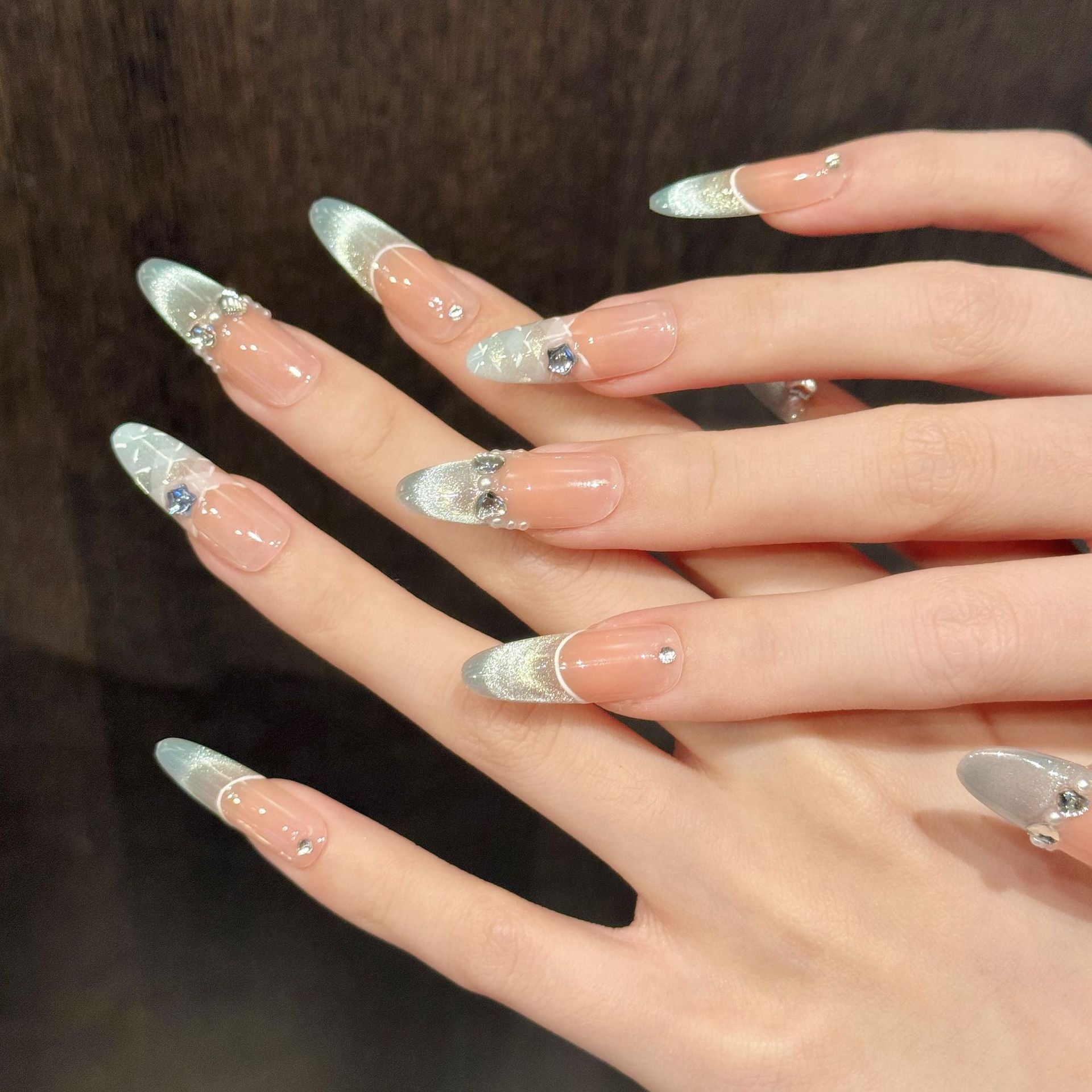365nails: 「冰霧魅影」— 3D水鑽與貓眼手工製長款杏仁形甲片