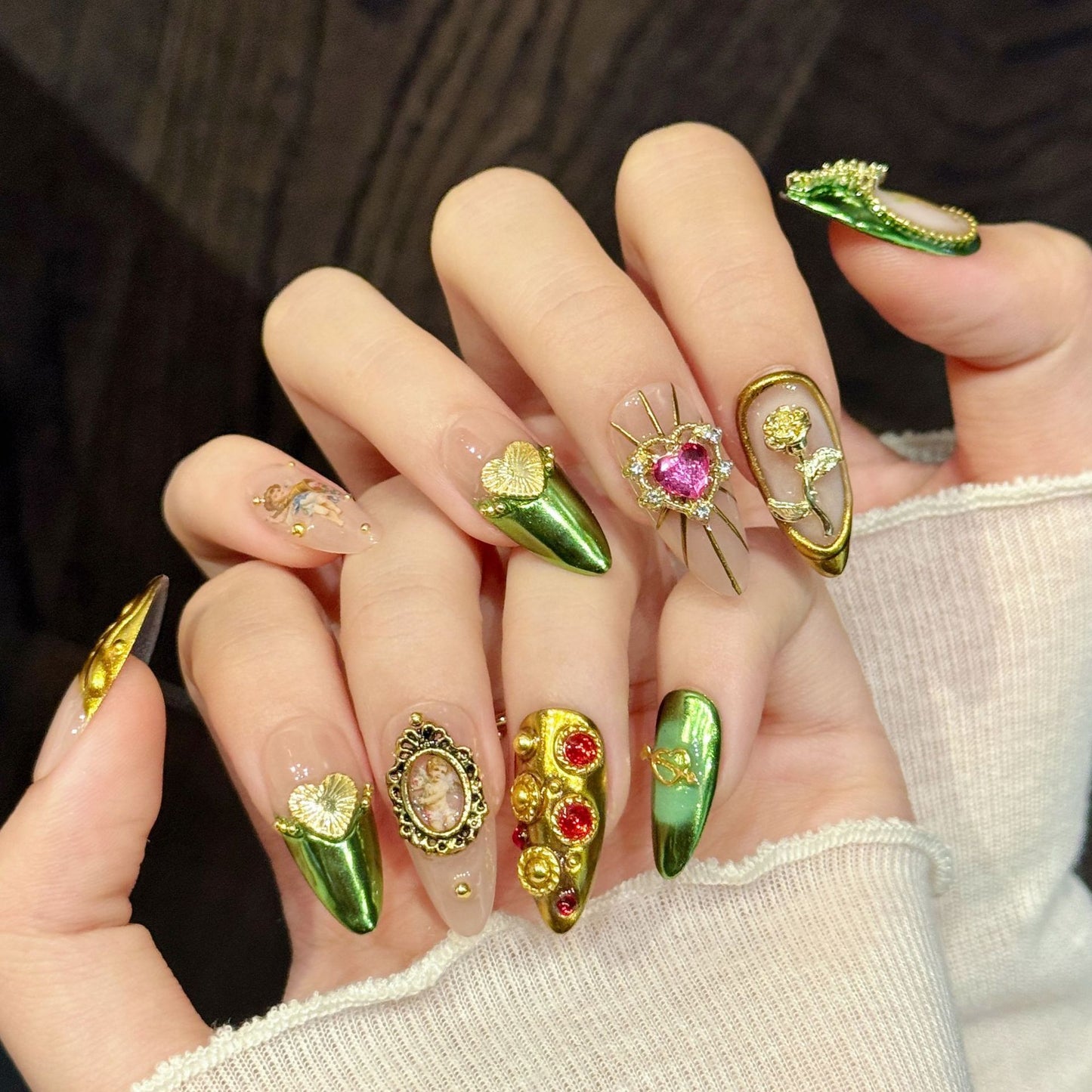 Green Gold Vintage Gem Heart Baroque Luxury Press On Nails