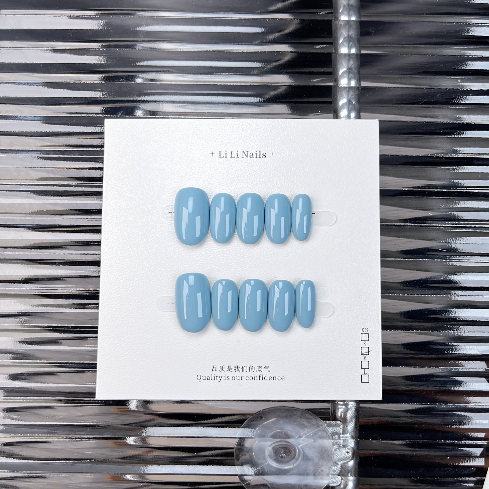 Essentiels unis | court, forme ronde | ongles press-on faits main
