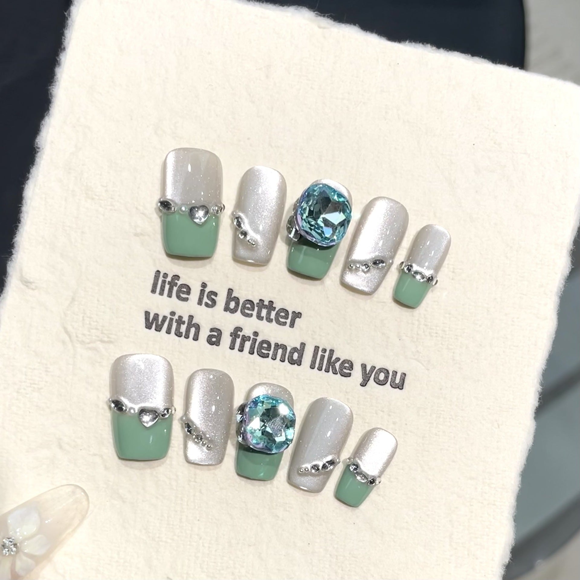 365nails: "씨폼 오퓰런스" – 실버 미러 프렌치 팁 수제 스퀘어형 네일
