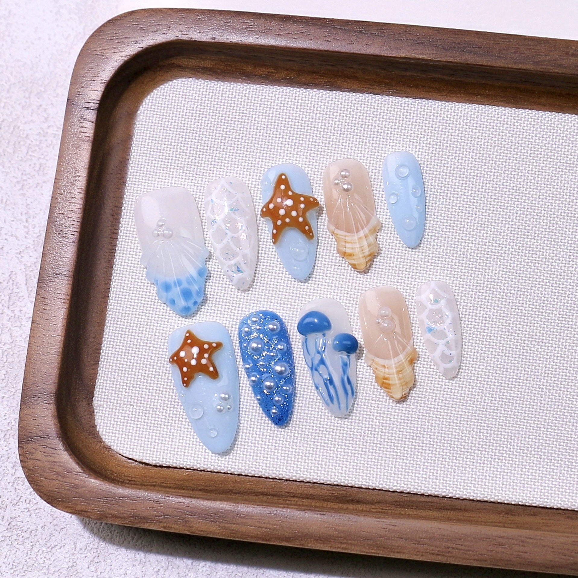 365nails：「深海水母」– 中長款杏仁形藍色海洋手工製穿戴甲