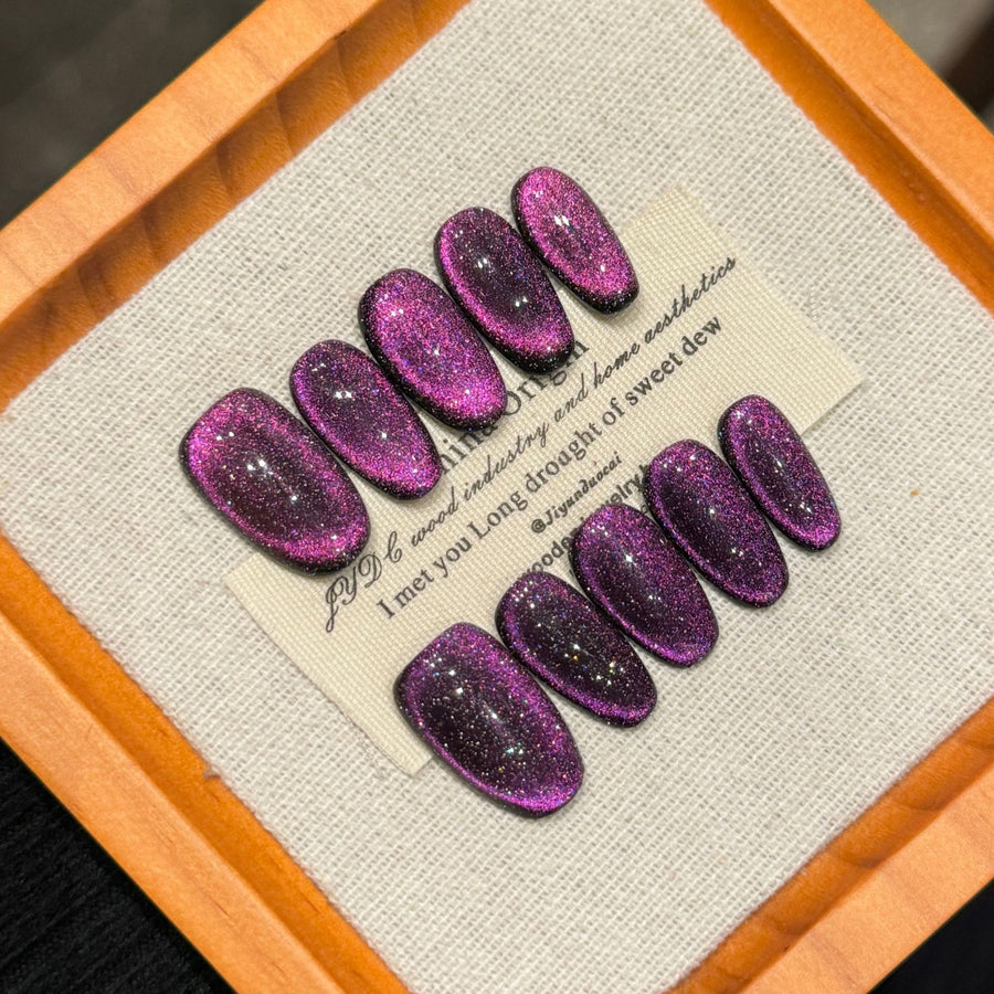 365nails: "Violet Stardust" – Magnetic Cat-Eye Glitter Handmade Short Almond Nails