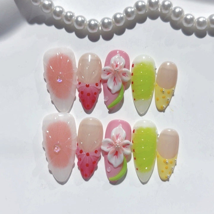 Fruits d'été et fleurs : "Lueur fraise et sakura" – Ongles press-on forme amande faits main