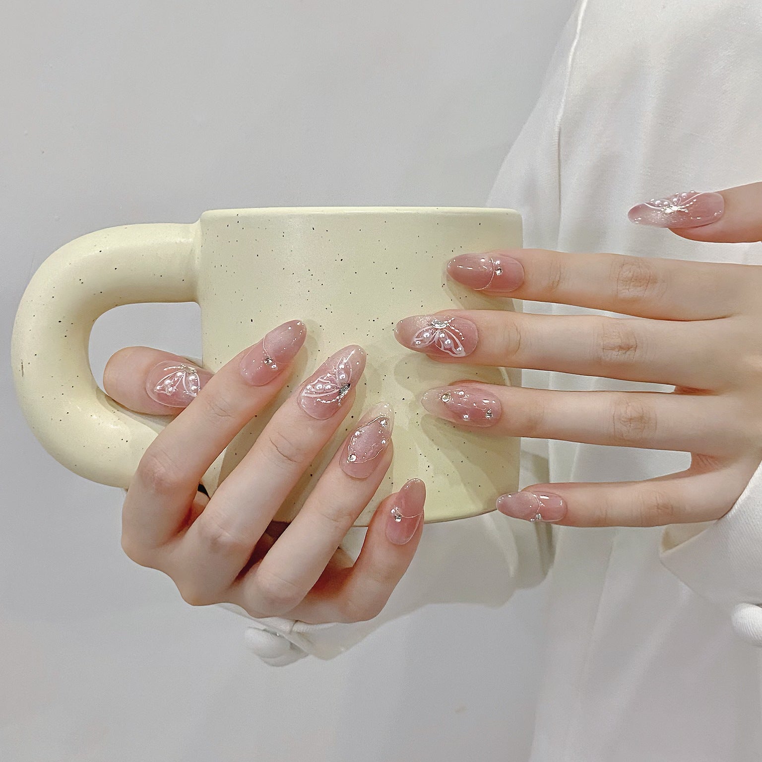 365nails: 「愛麗絲之蝶」—3D 手繪蝴蝶與貓眼手工製杏仁形穿戴甲
