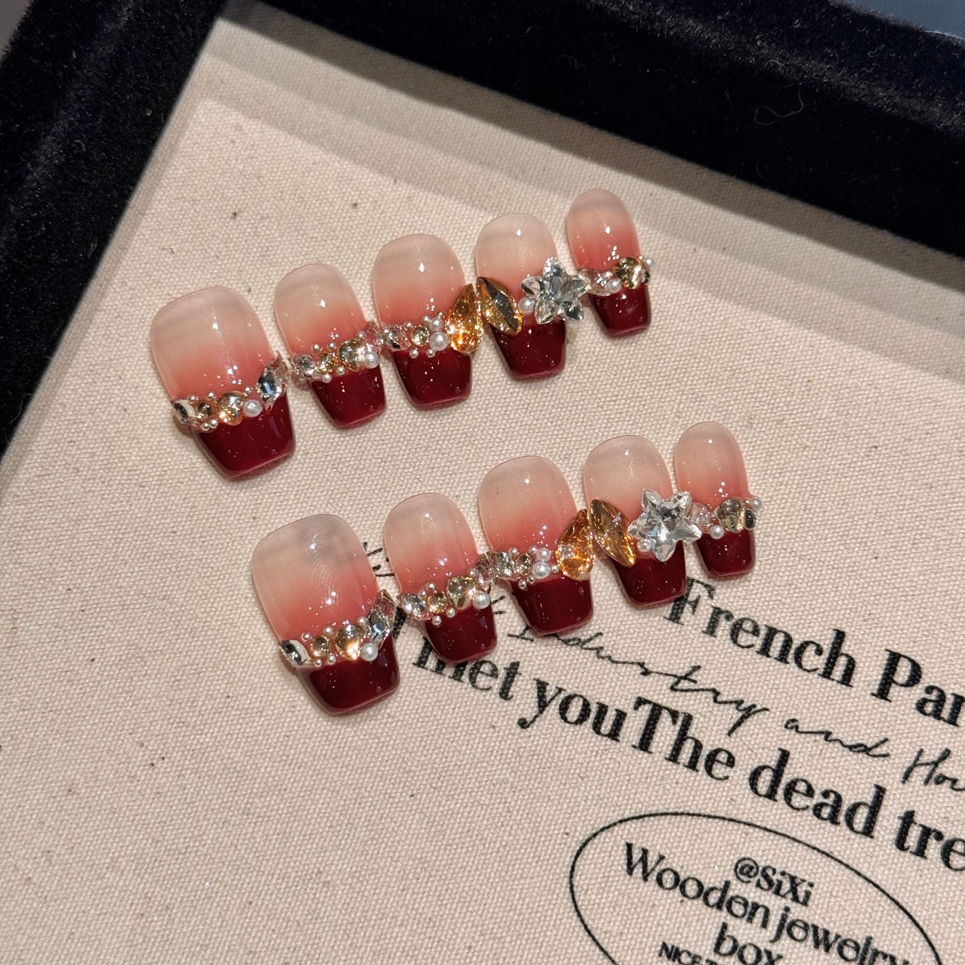 365nails: "Velvet Crush" – Uñas Cuadradas Hechas a Mano con Francés Degradado y Cristales Adornados