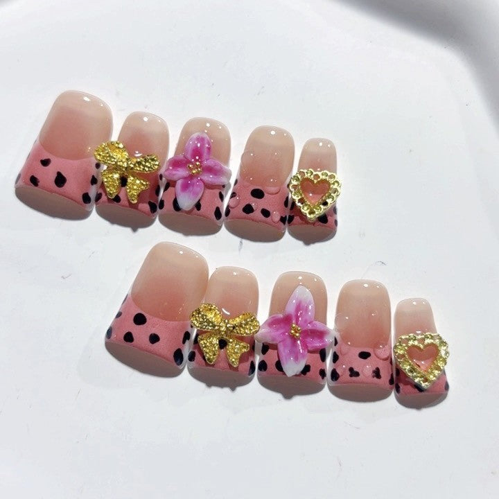 Sweet Cowgirl: "Dalmatien Rose & Charms Dorés" – Ongles Press-On Forme Carrée