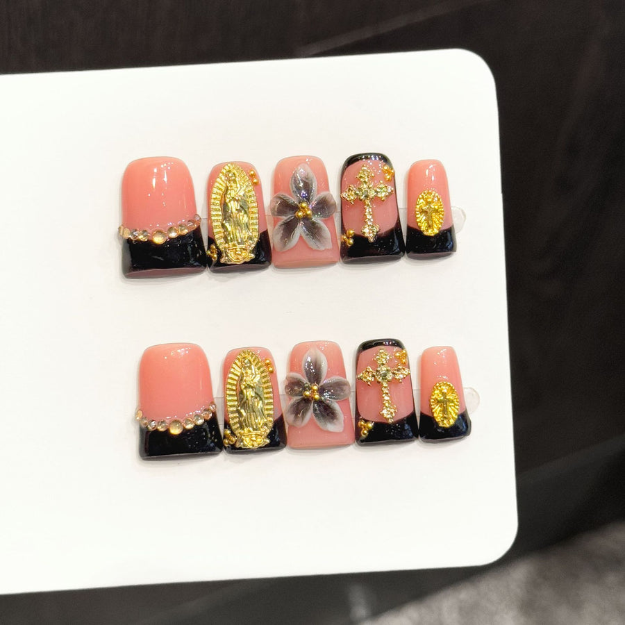 365nails: "Sacred Gold" – 3D 십자가 & 바로크 수제 숏 스퀘어형 프레스온 네일