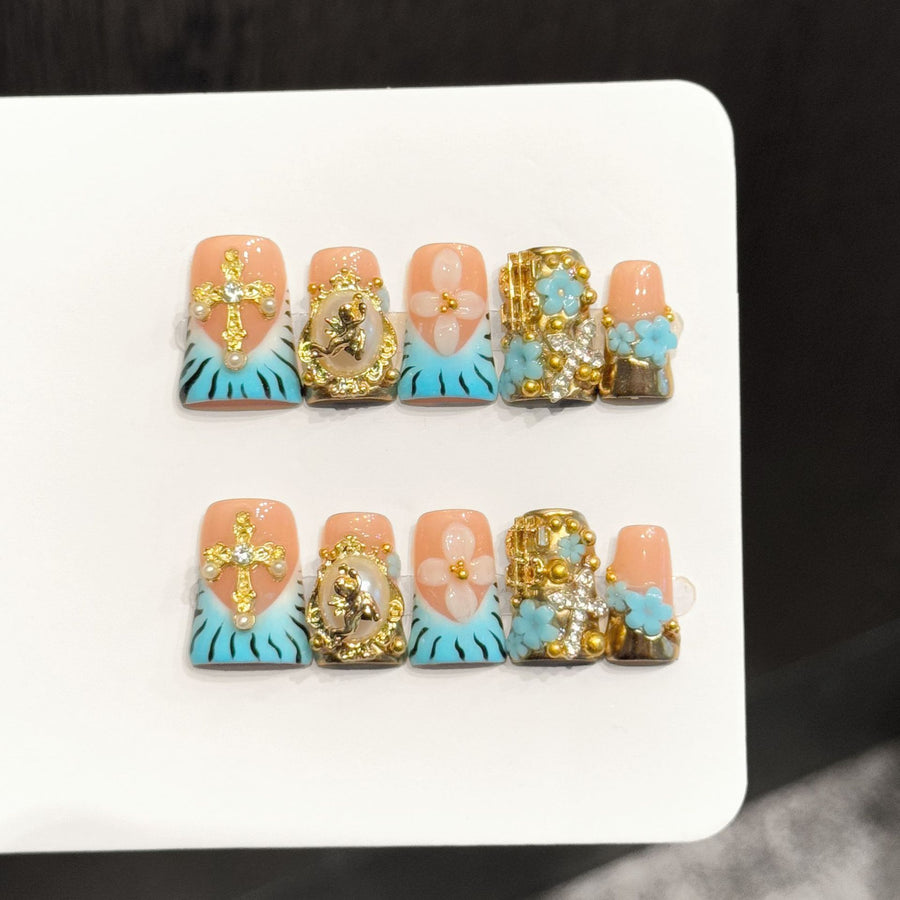 365nails: "금빛 성스러움" – 3D 십자가 & 플로럴 수제 코핀형 네일
