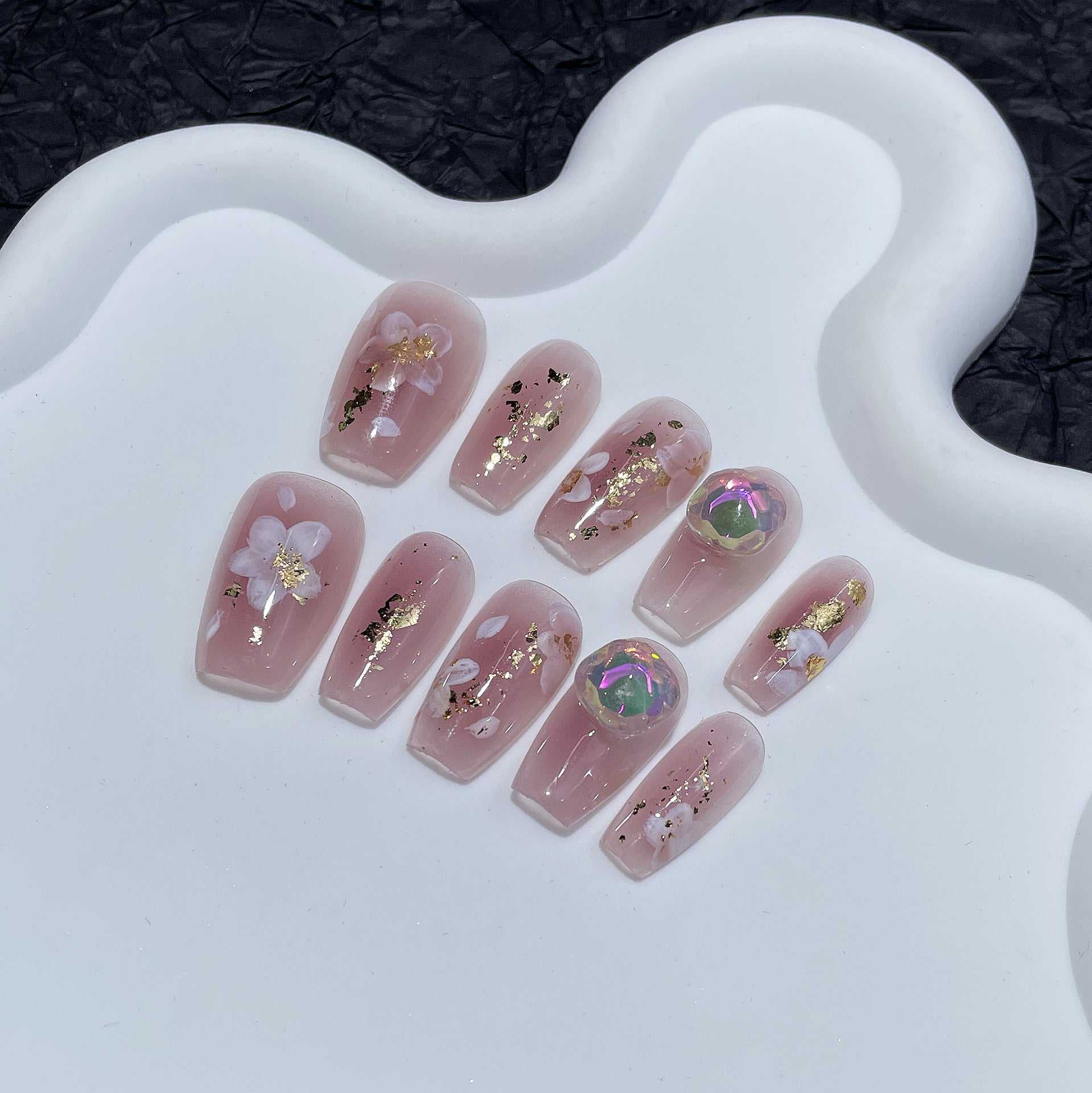 Uñas postizas con diseño de flores pequeñas pintadas a mano, hechas a mano, con un suave rubor, cortas y fáciles de usar, con pegatinas para uñas pequeñas y frescas | 365nails