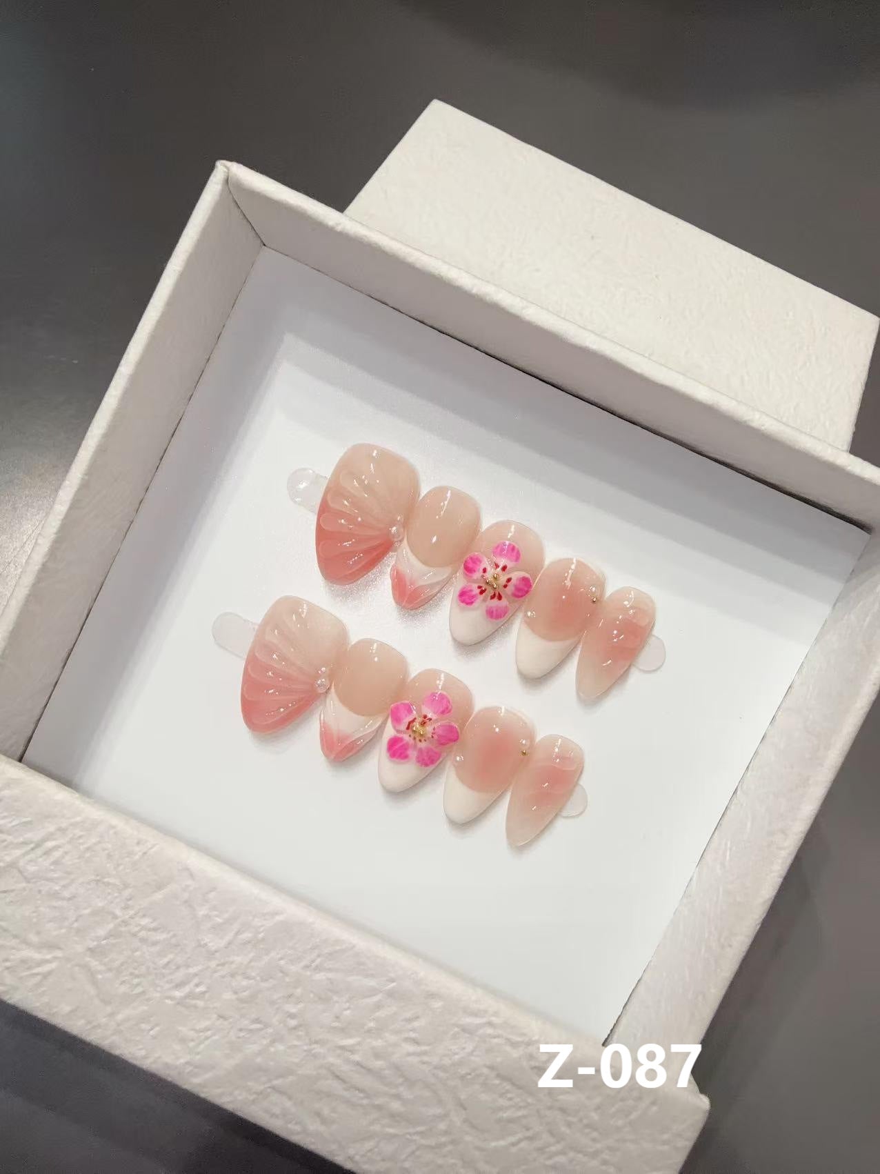 365nails: "Sussurro de Cerejeira" – Unhas Postiças de Amêndoa com Florais 3D Feitas à Mão