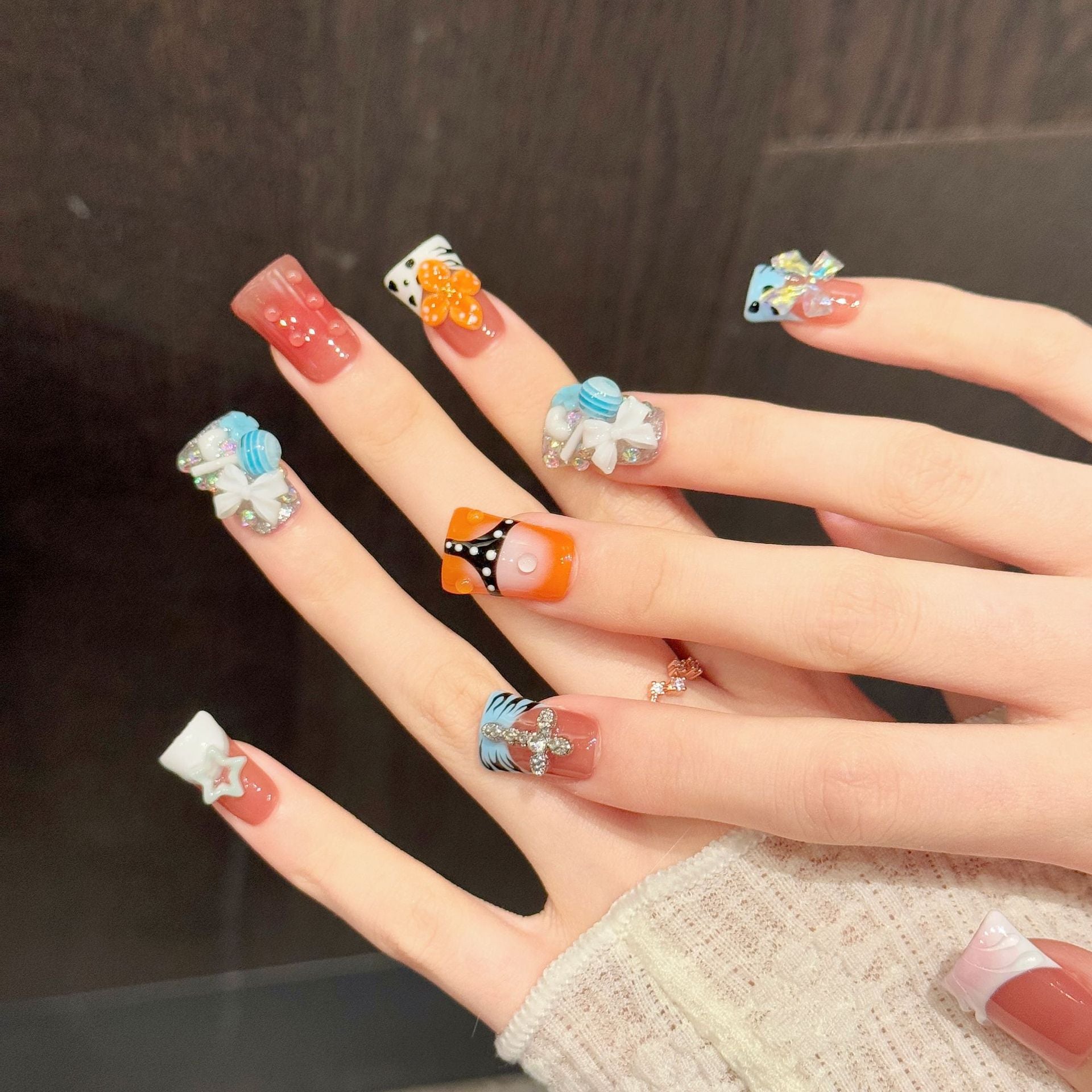 365nails: "Retro Pop" – 3D Y2K 콜라주 수제 숏 스퀘어형 네일