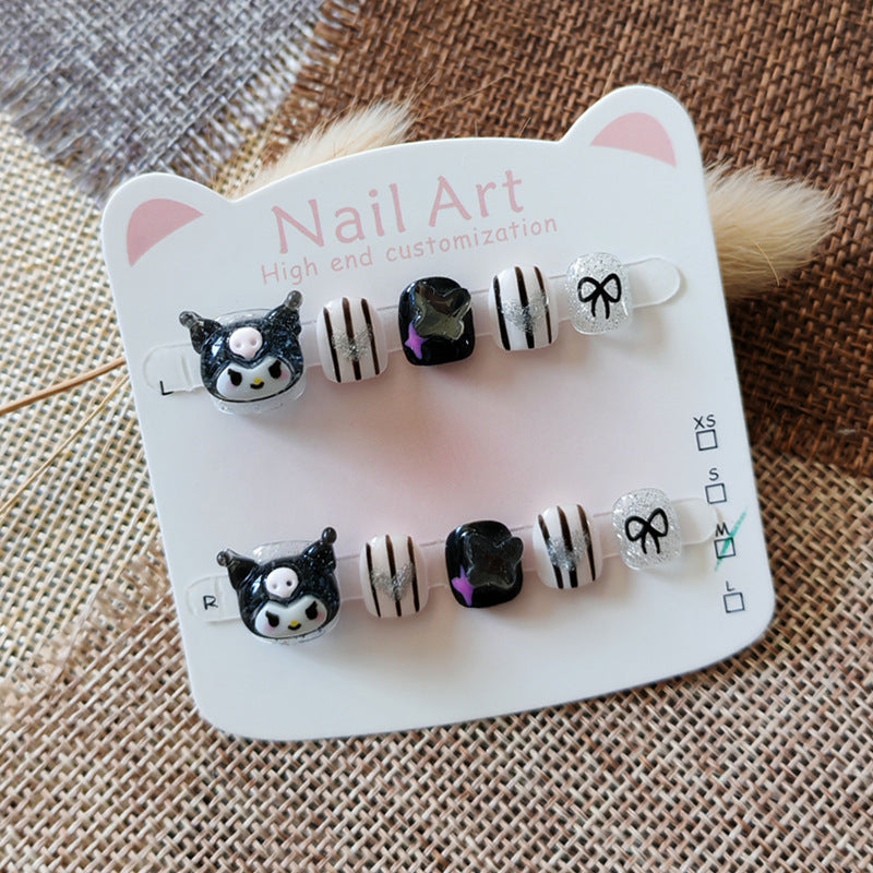 365nails：「Kuromi Monochrome Magic」—手工製可愛短款橢圓形穿戴甲