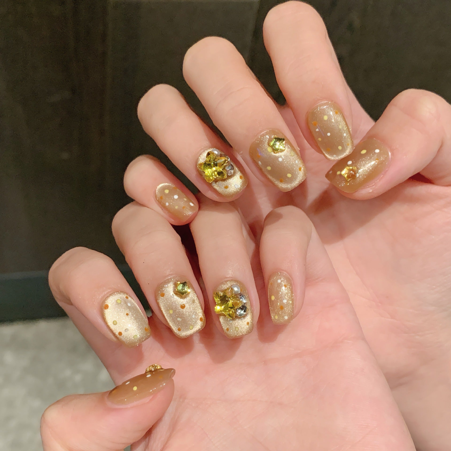 365nails: "Golden Citrus" – Hand-Painted Polka Dot & 3D Gem Short Square Nails