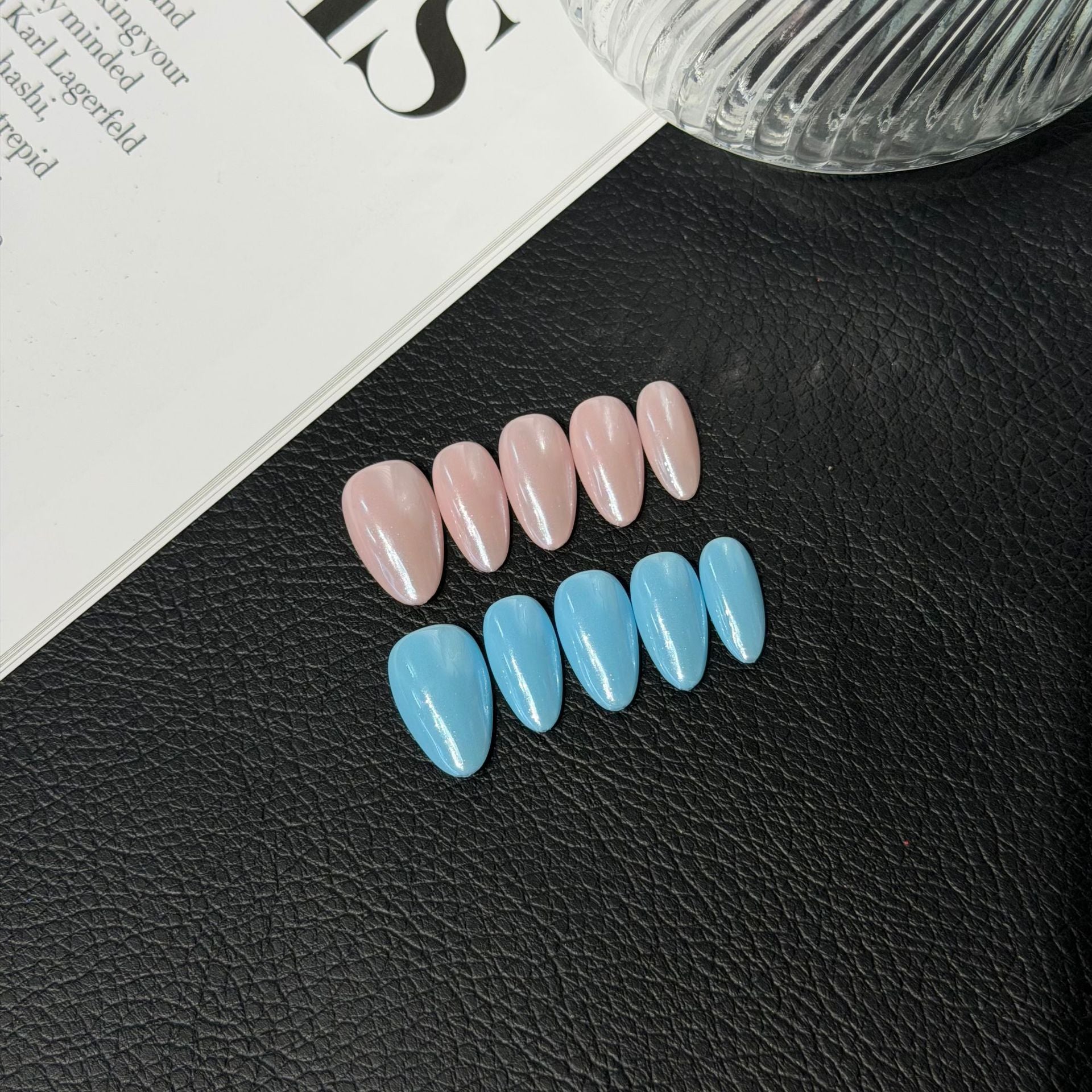 365nails: "Blossom & Sky" – 단색 수제 아몬드형 네일
