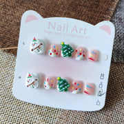 365nails：「雪人的冬日願望」— 手工製可愛短款橢圓形穿戴甲，雪人與聖誕樹圖案