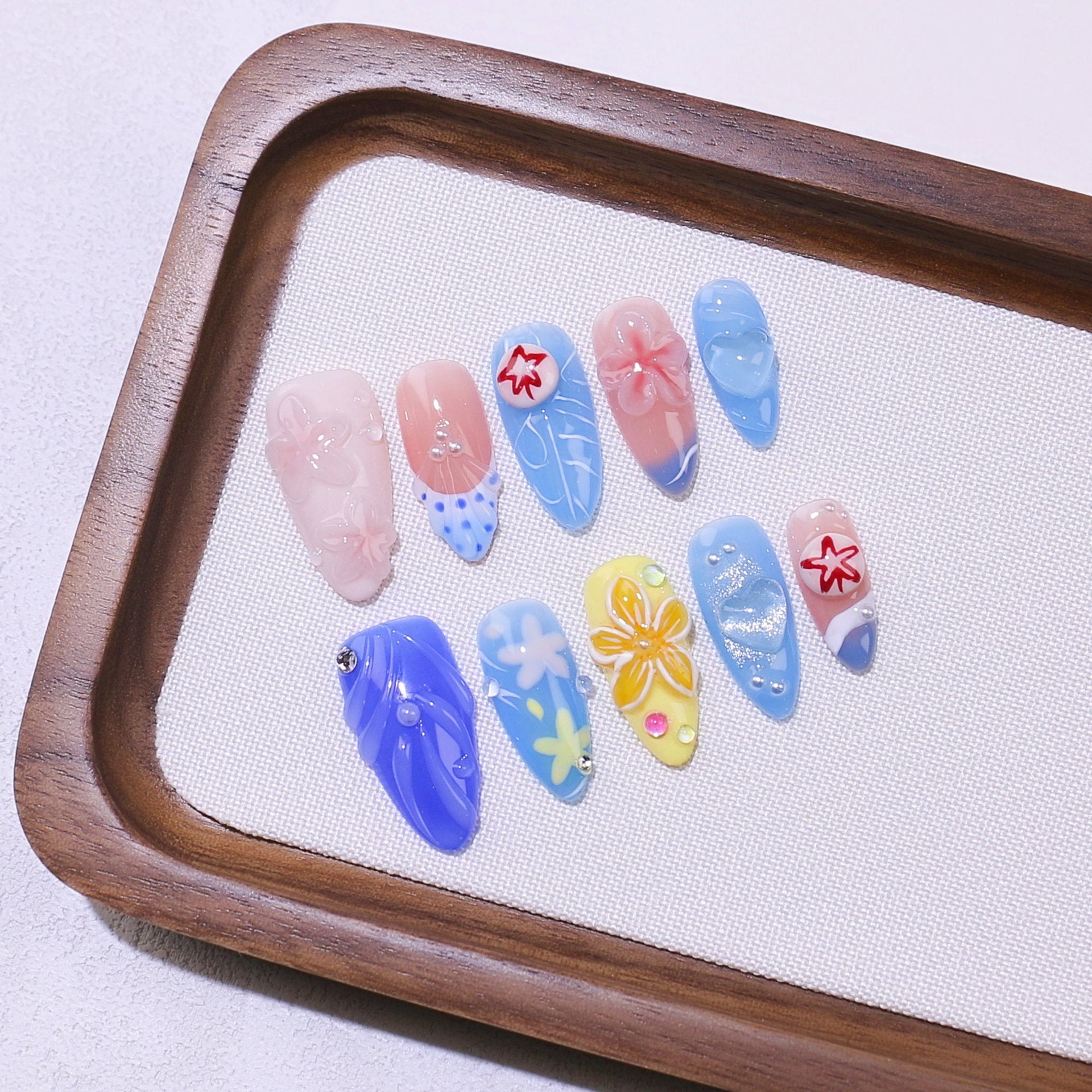 365nails：「海星與花卉」– 中長款 杏仁形 藍色 海洋花卉 手工製 穿戴甲