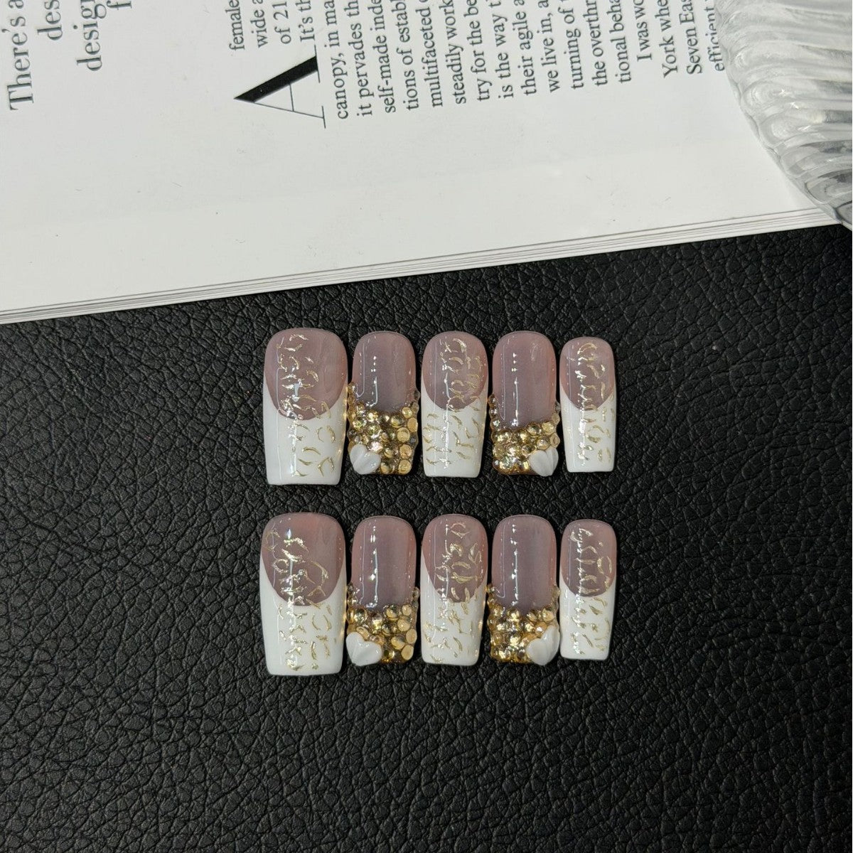 365nails：「黃金華麗」— 3D金色珠飾與大理石手工製短款方形穿戴甲
