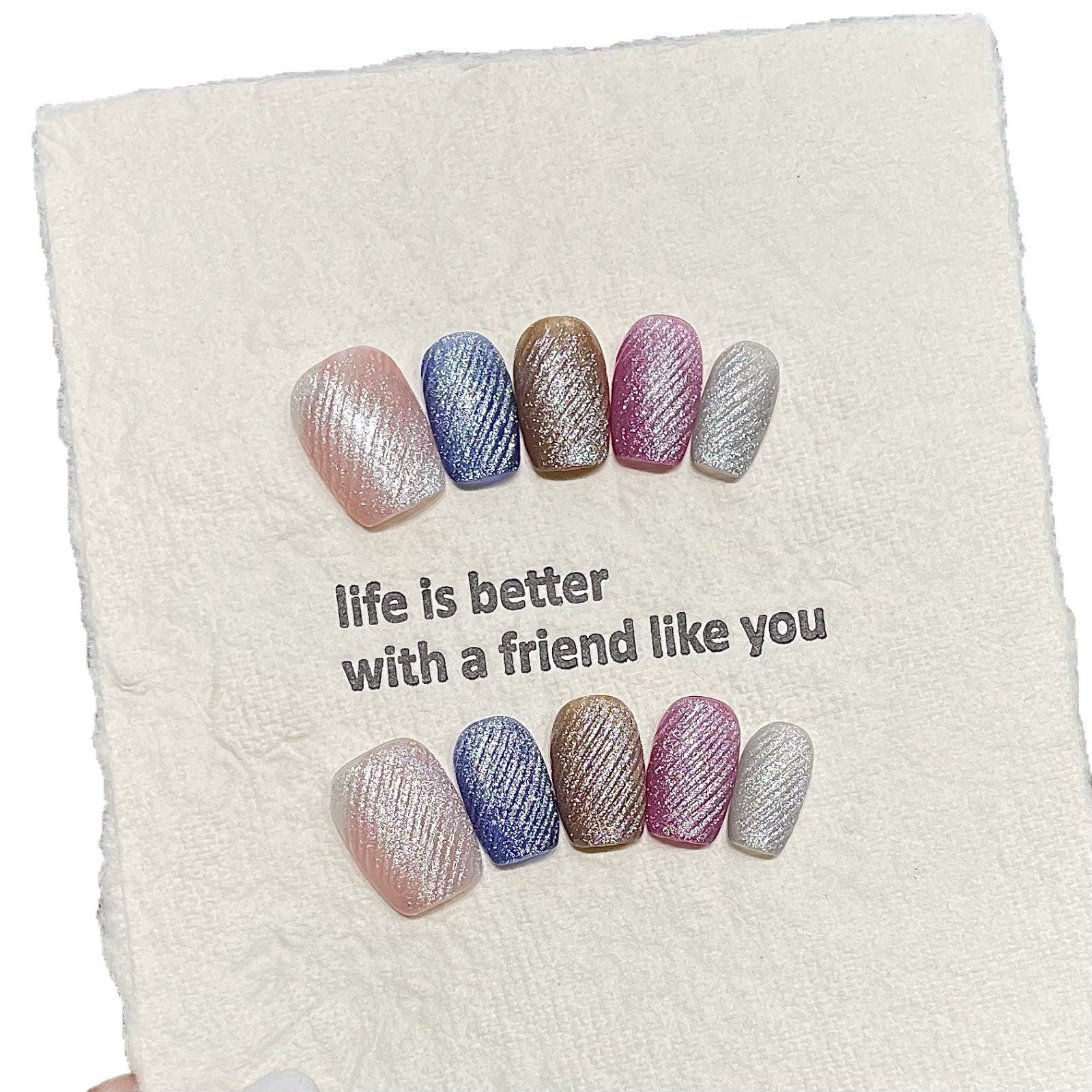 365nails: "Veludo Cristal" – Unhas Postiças Amêndoa com Efeito Olho de Gato Texturizado 5D