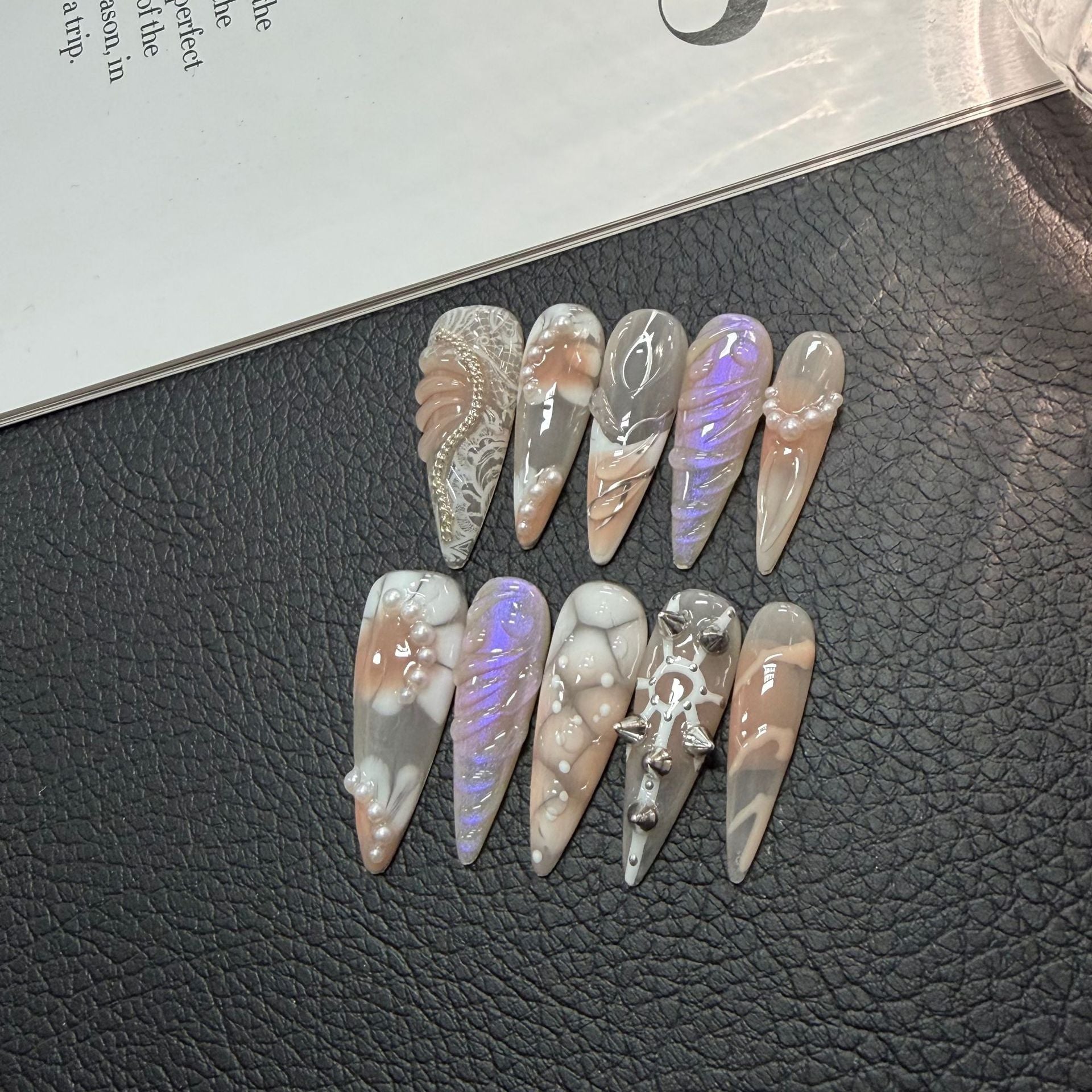 365nails: "별빛 오디세이" – 3D 크리스탈 & 오로라 수제 스틸레토형 네일