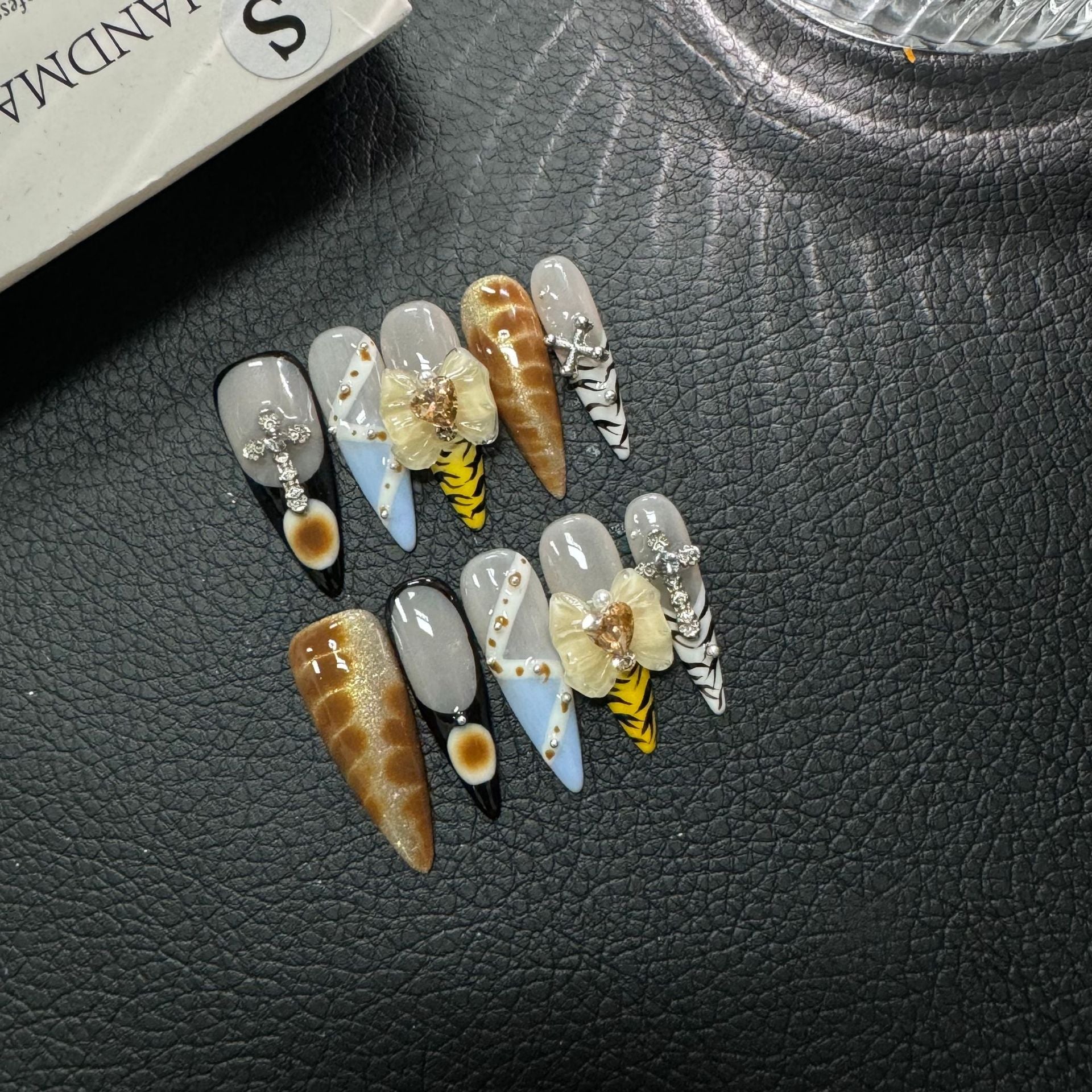 365nails：「貝殼低語」– 3D 貝殼手工製杏仁形穿戴甲