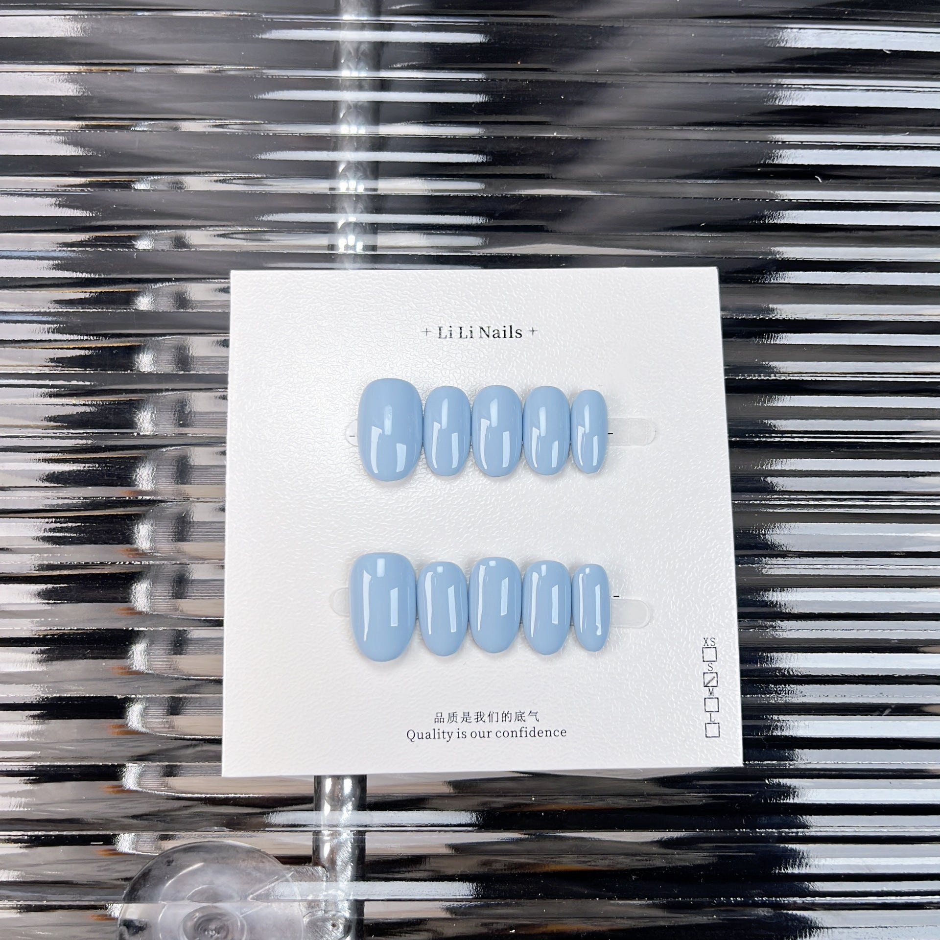 Essentiels unis | court, forme ronde | ongles press-on faits main
