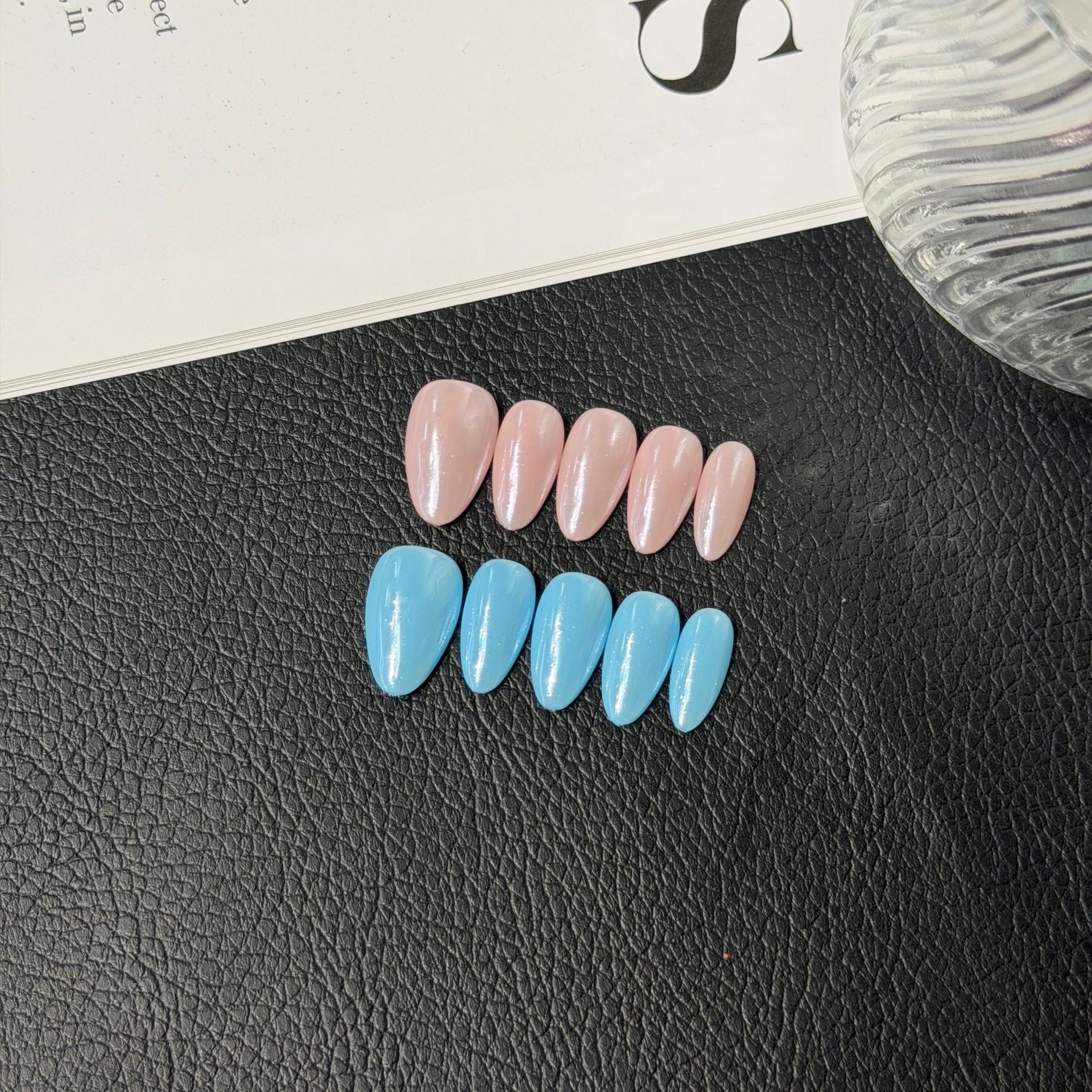 365nails: "Blossom & Sky" – 단색 수제 아몬드형 네일