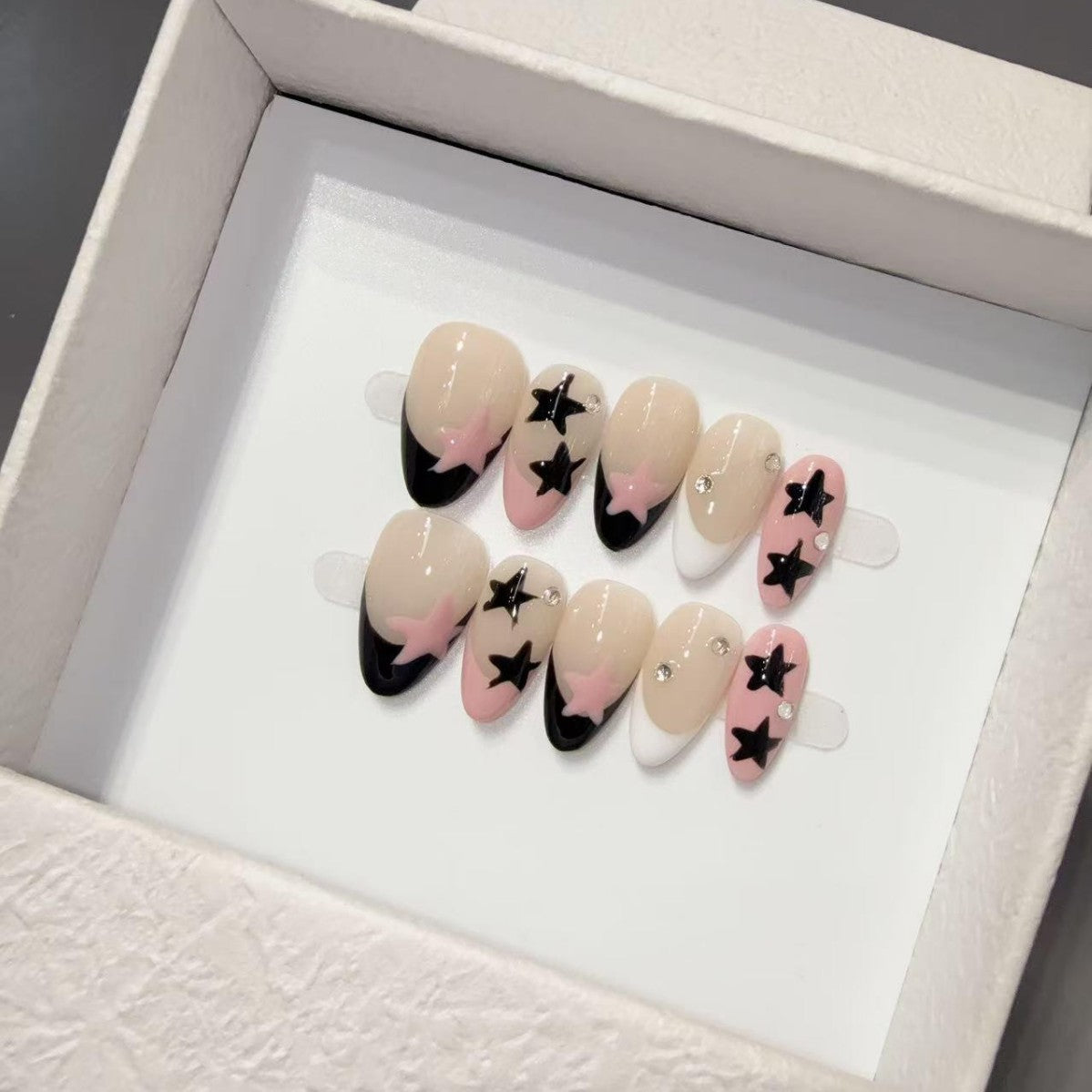 365nails: "Starry Night Gradient" – 3D 별 장식 & 프렌치 팁 수제 미디엄 아몬드형 네일