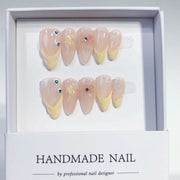 Sunny Breeze: « Crème glacée citron » – Ongles press-on amande courts