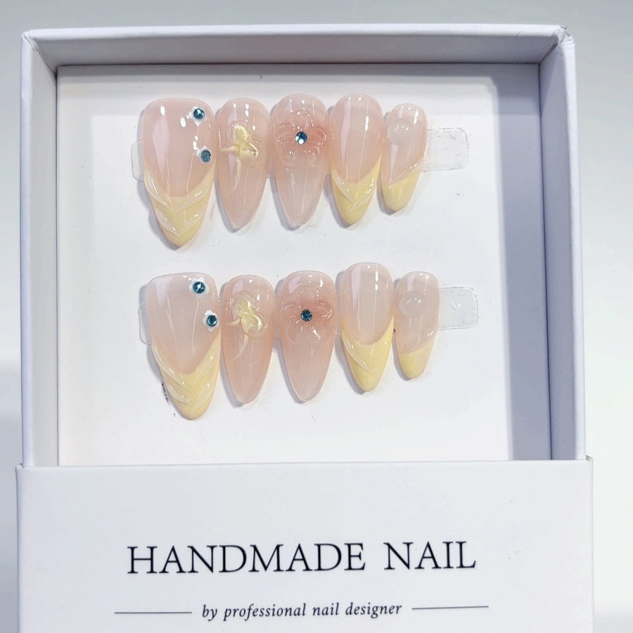 Sunny Breeze: "Lemon Ice Cream" – Short Almond Press-On Nails