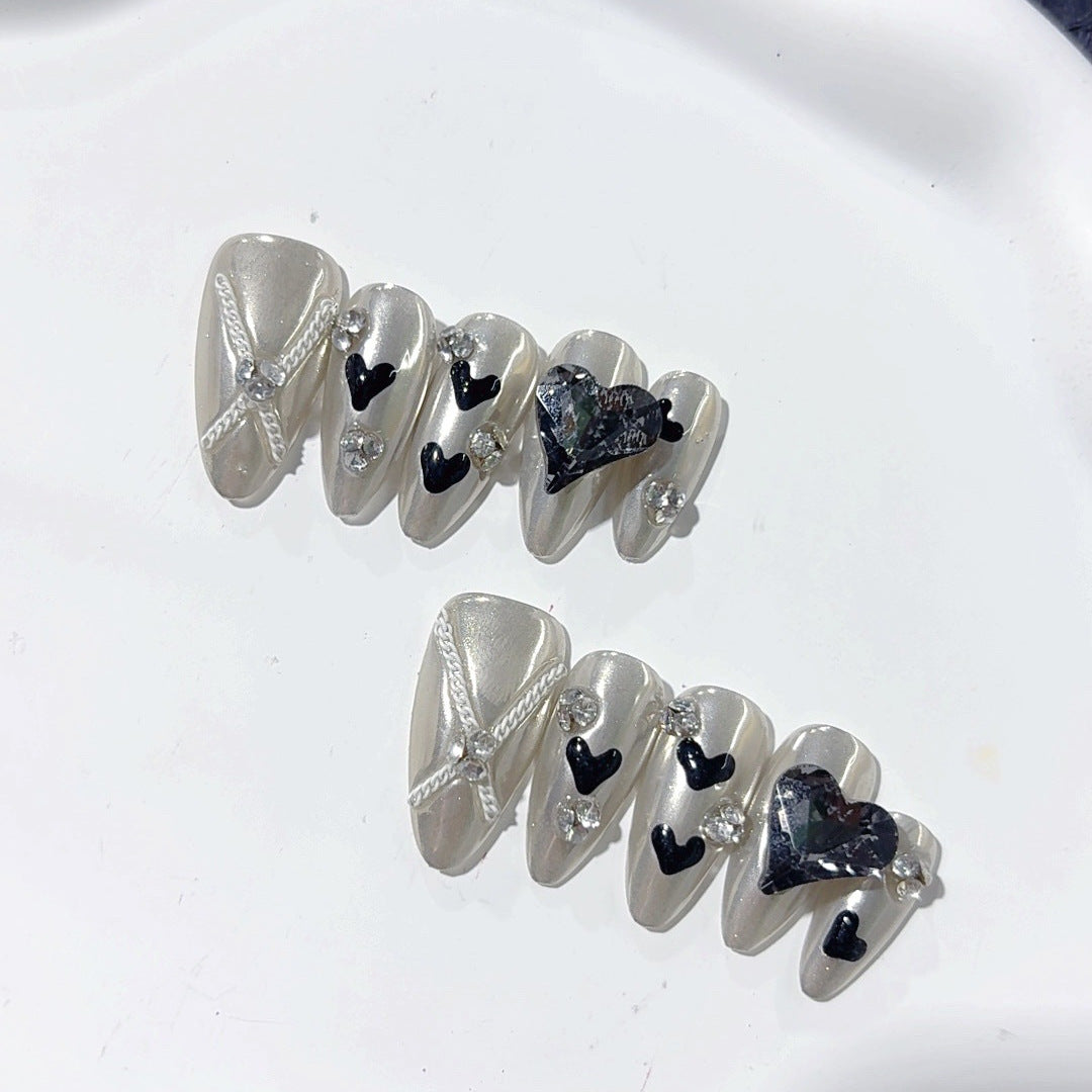 365nails：銀心暗夜 — 長款杏仁形銀黑心手工製穿戴甲