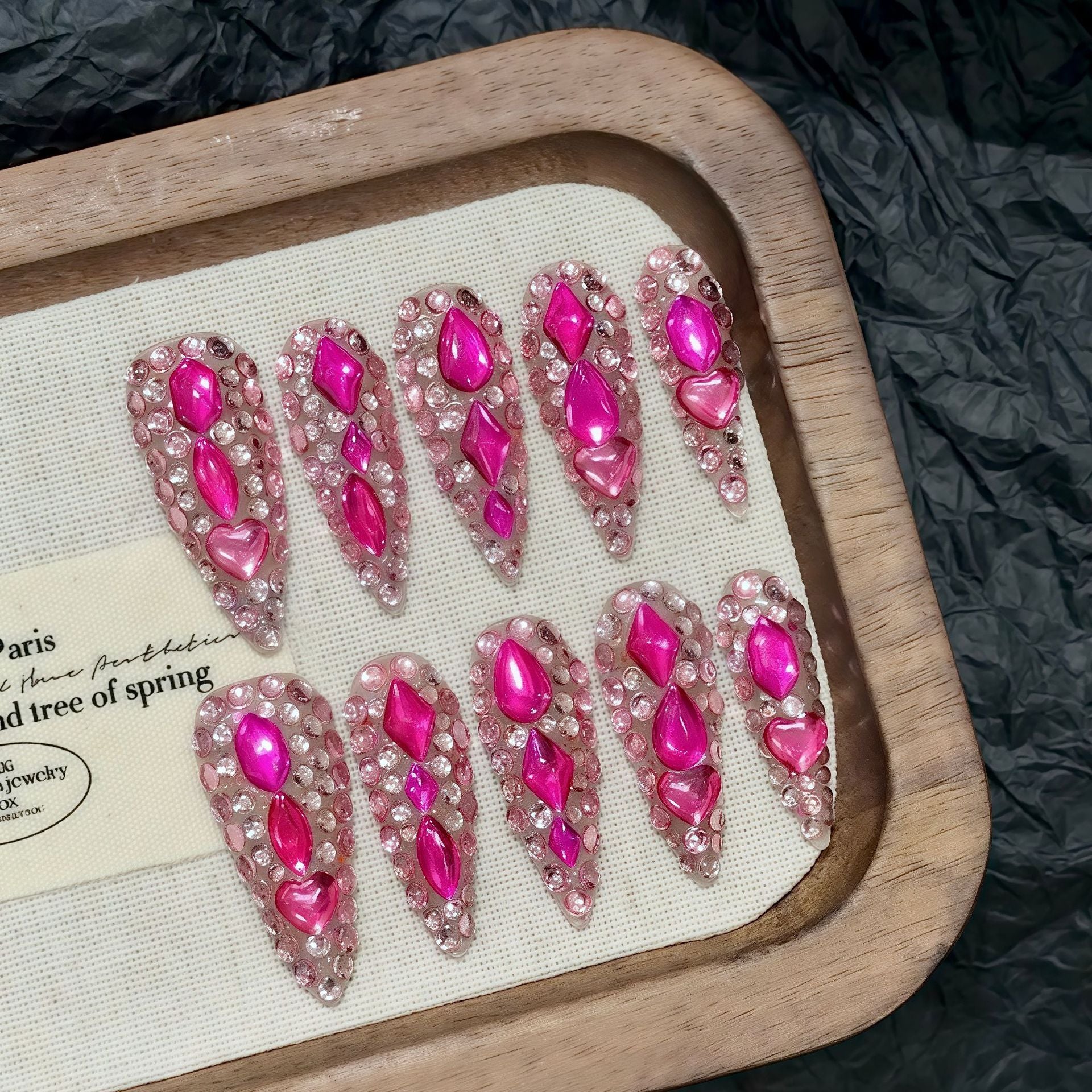 365nails：「繽紛光彩」 – 3D 水晶與珍珠 手工製 尖形 穿戴甲