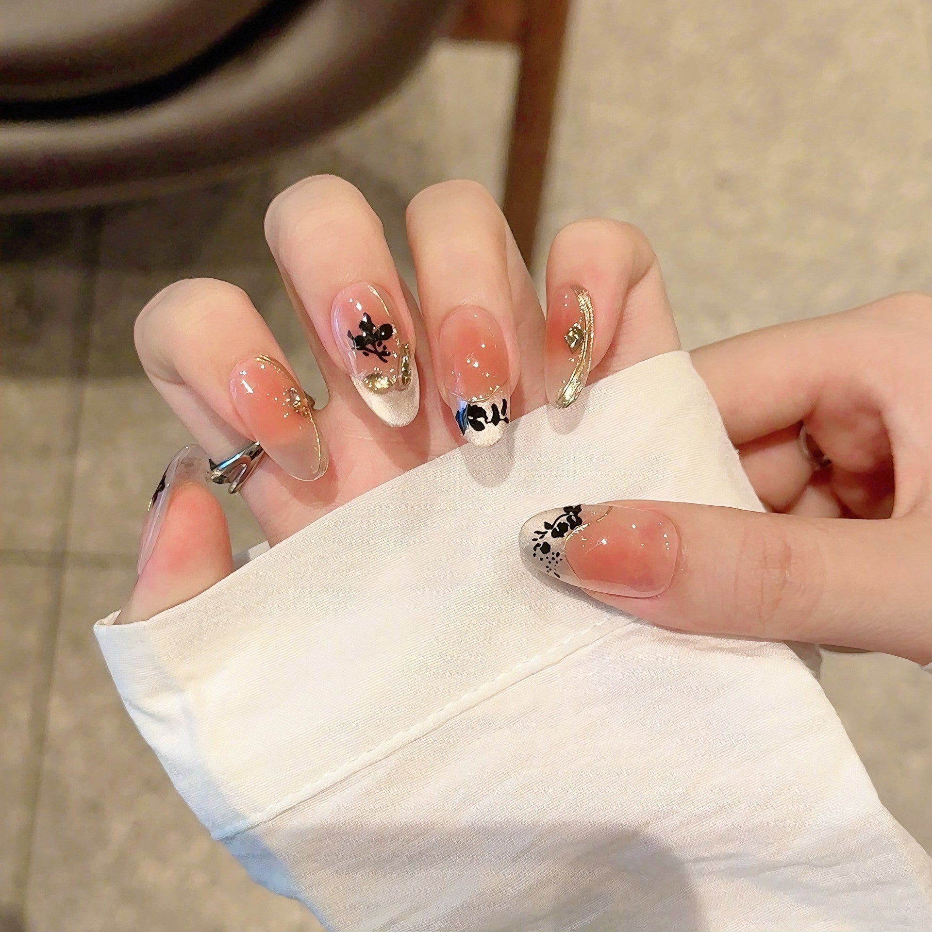 365nails: "Midnight Bloom" – Unhas Postiças Artesanais Pretas Florais 3D Formato Caixão
