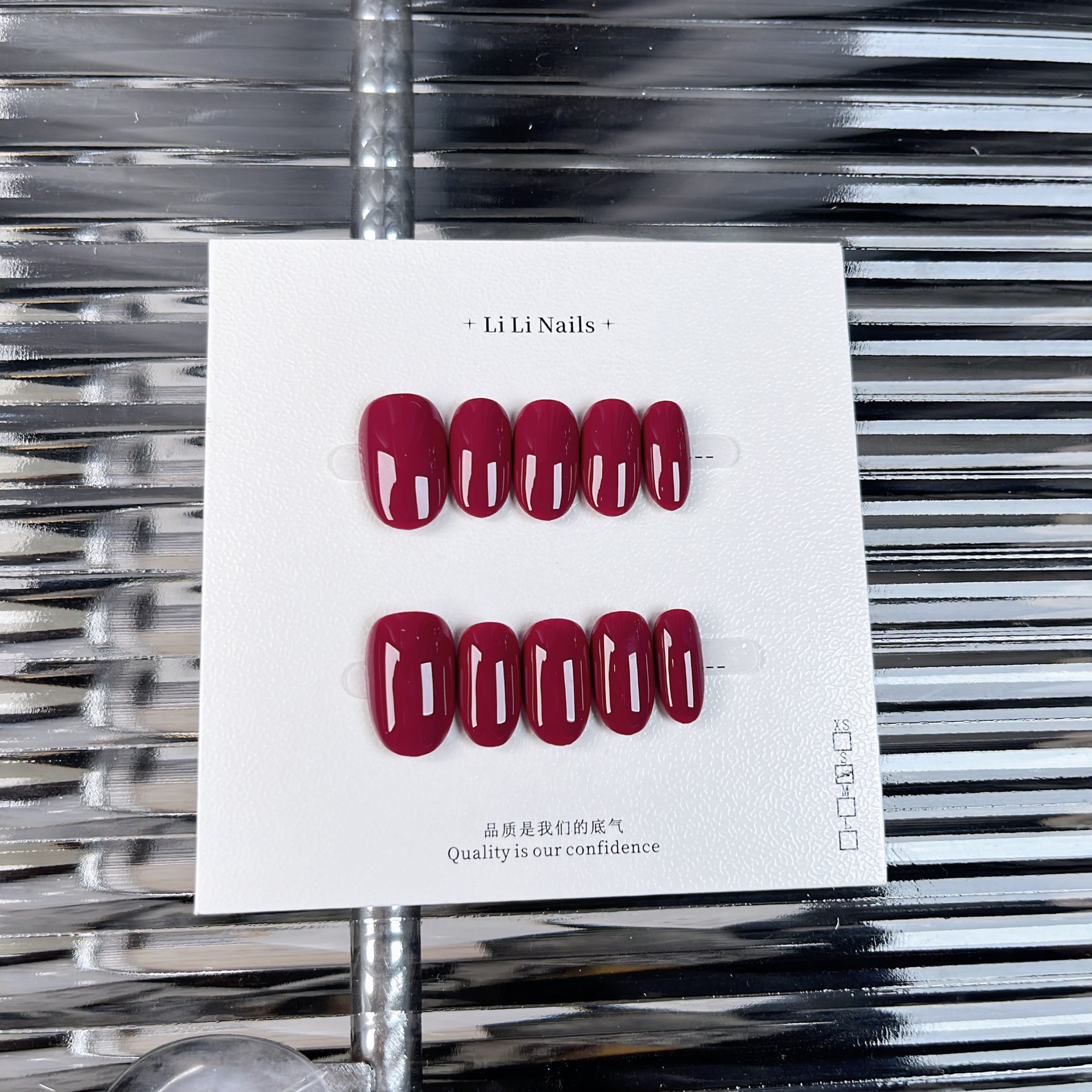 Essentiels unis | court, forme ronde | ongles press-on faits main